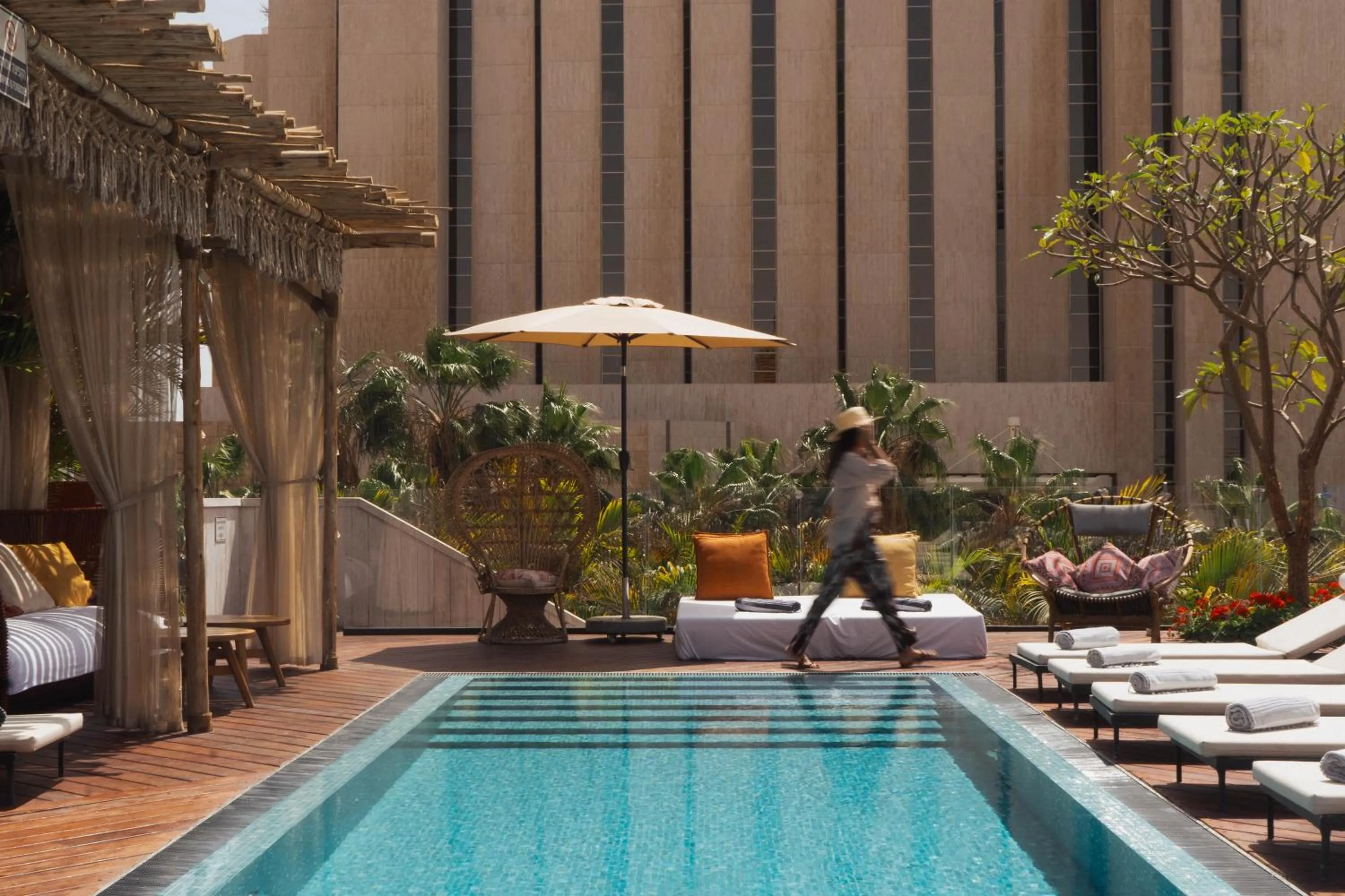 Swimming pool in NOW-VX adults only