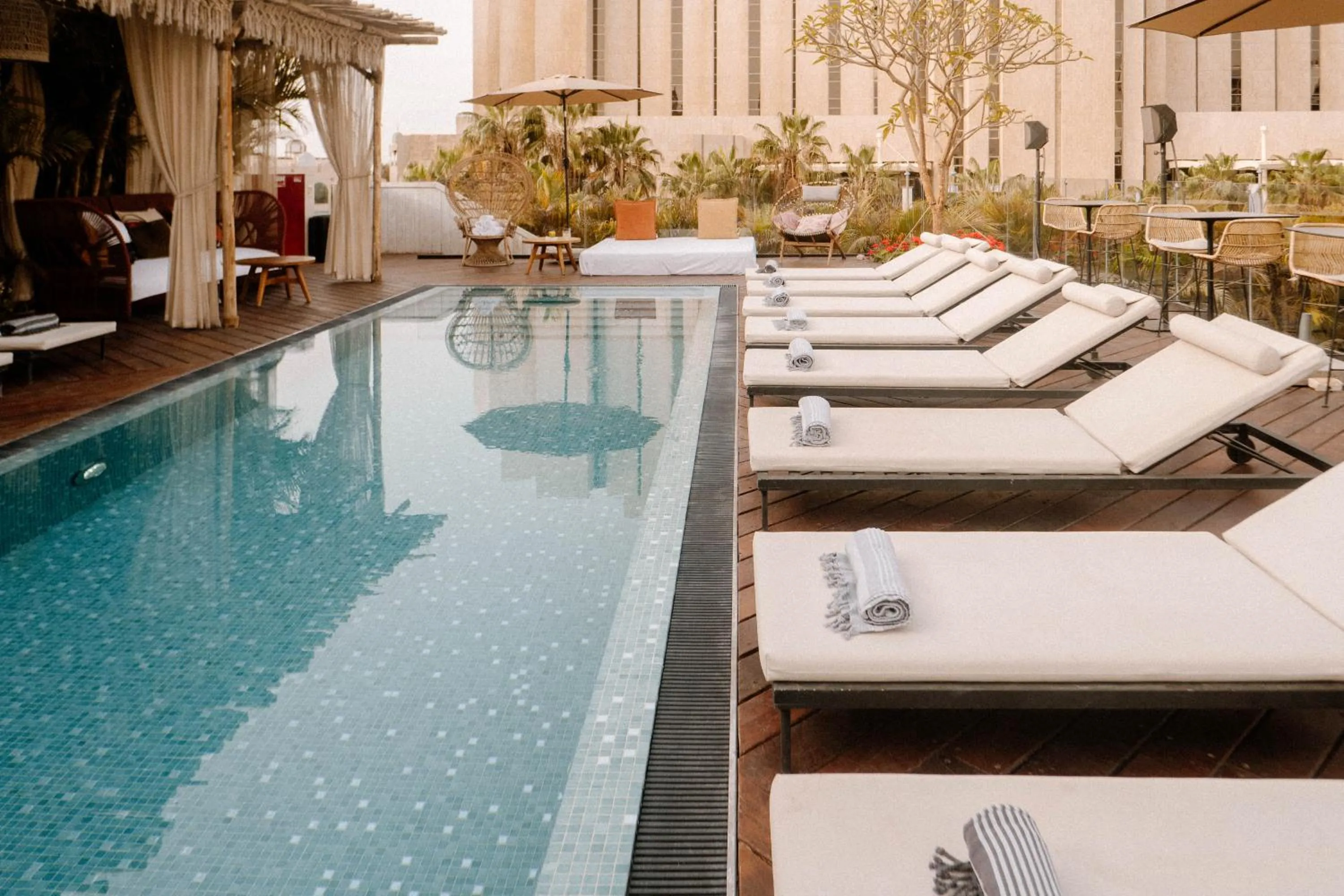 Swimming pool in NOW-VX adults only