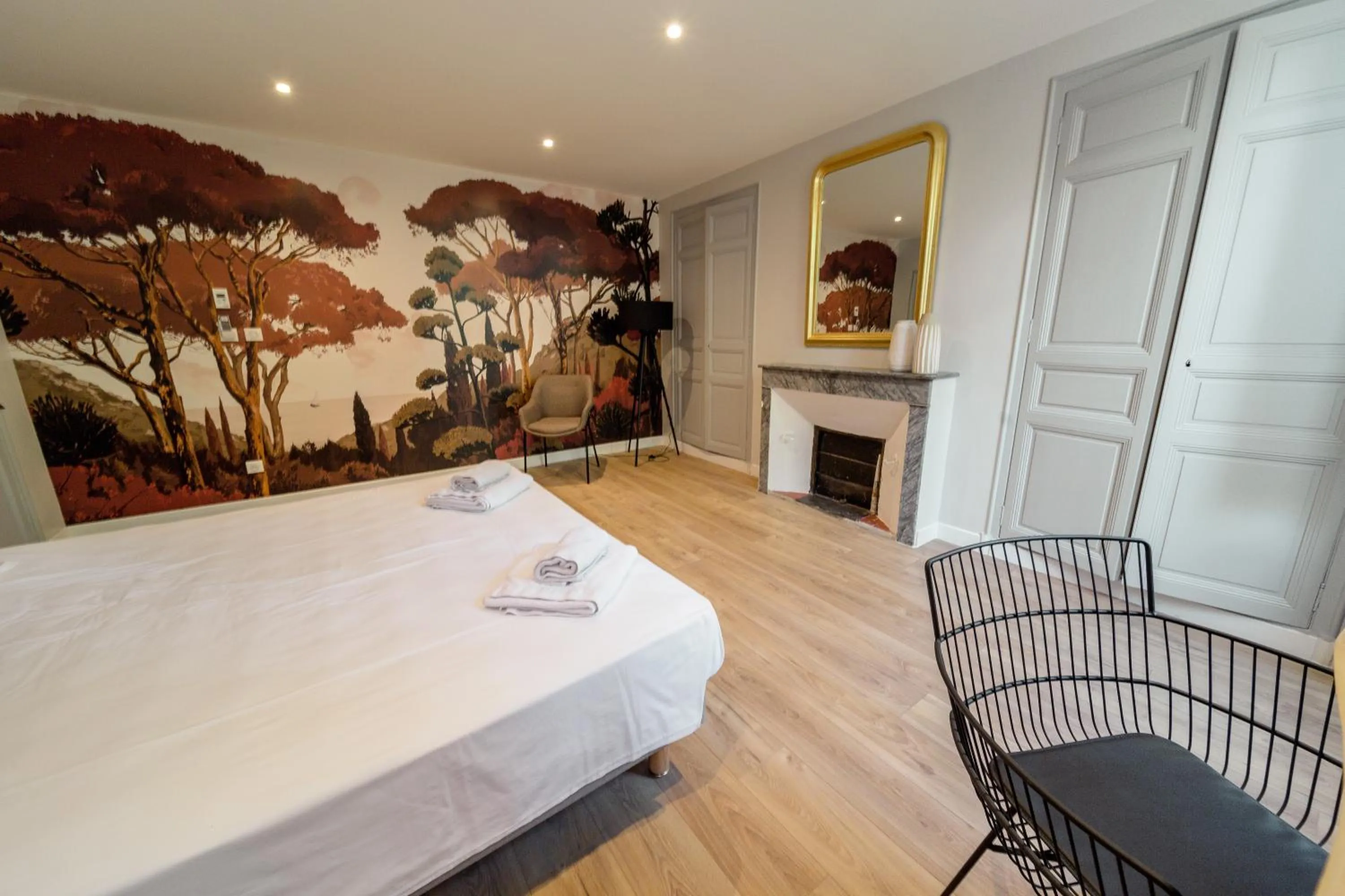 Bedroom, Bed in UNE HISTOIRE DE FAMILLE