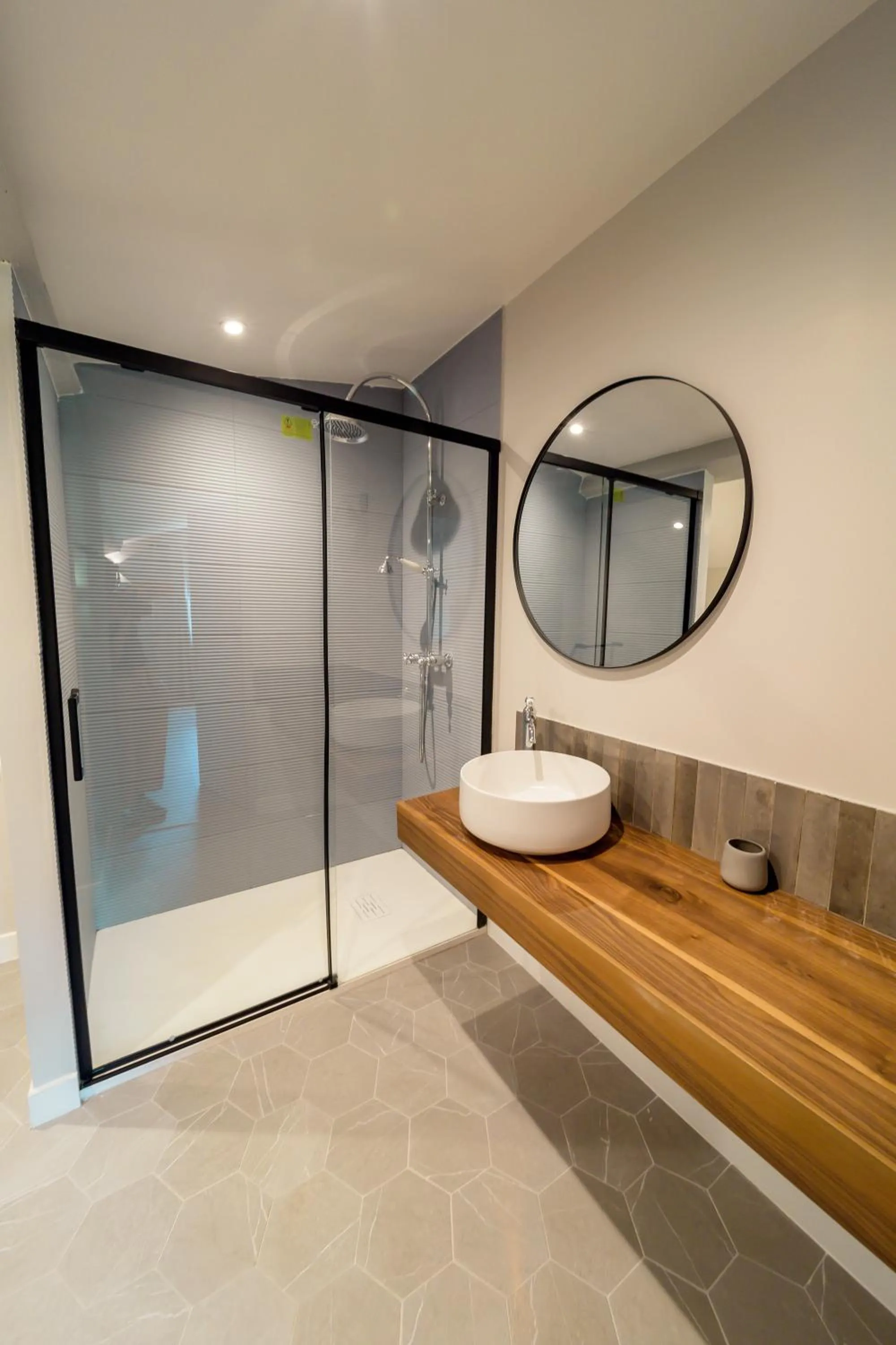 Bathroom in UNE HISTOIRE DE FAMILLE