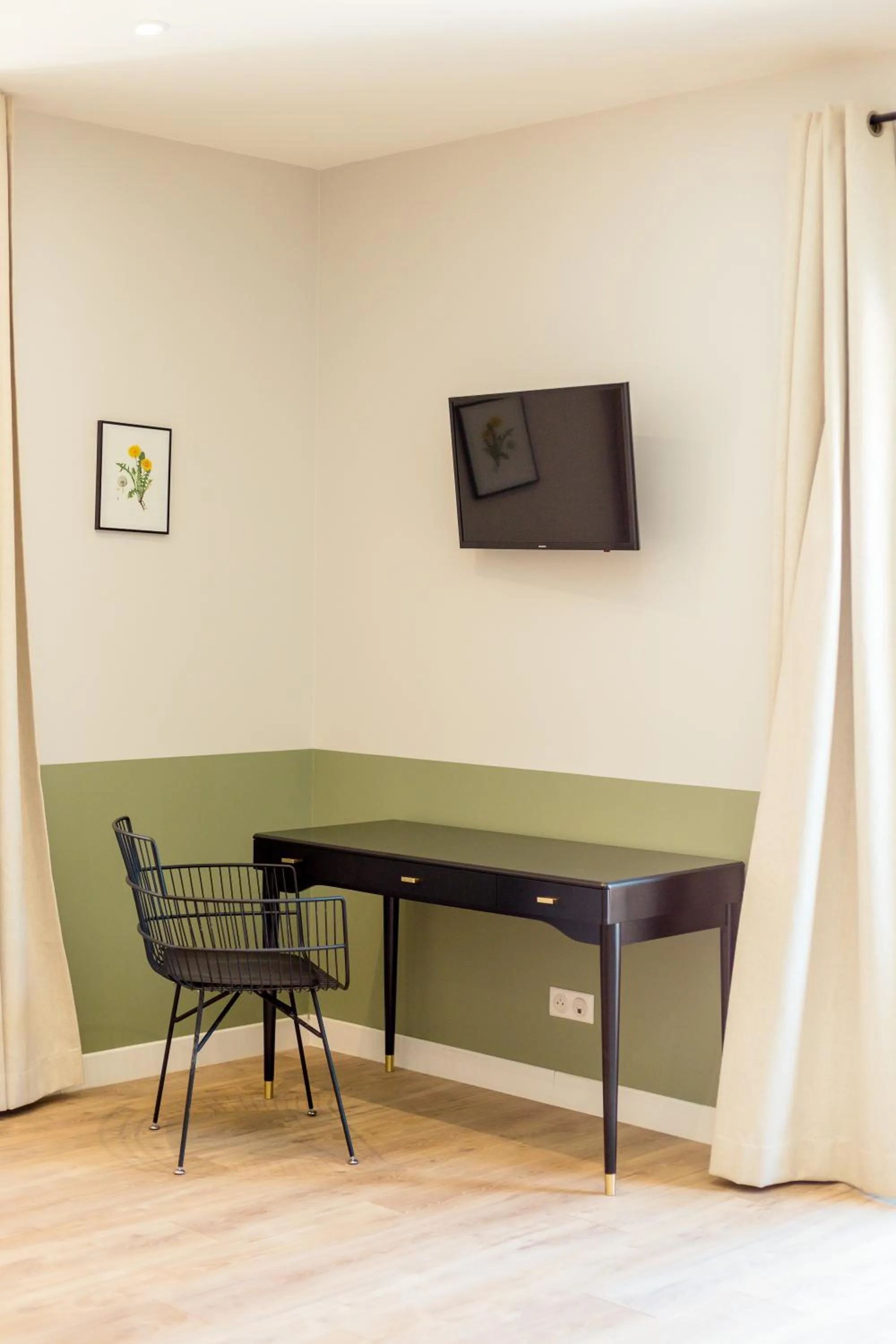 TV and multimedia in UNE HISTOIRE DE FAMILLE