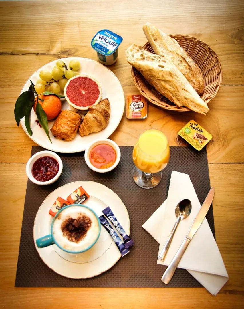 Breakfast in UNE HISTOIRE DE FAMILLE