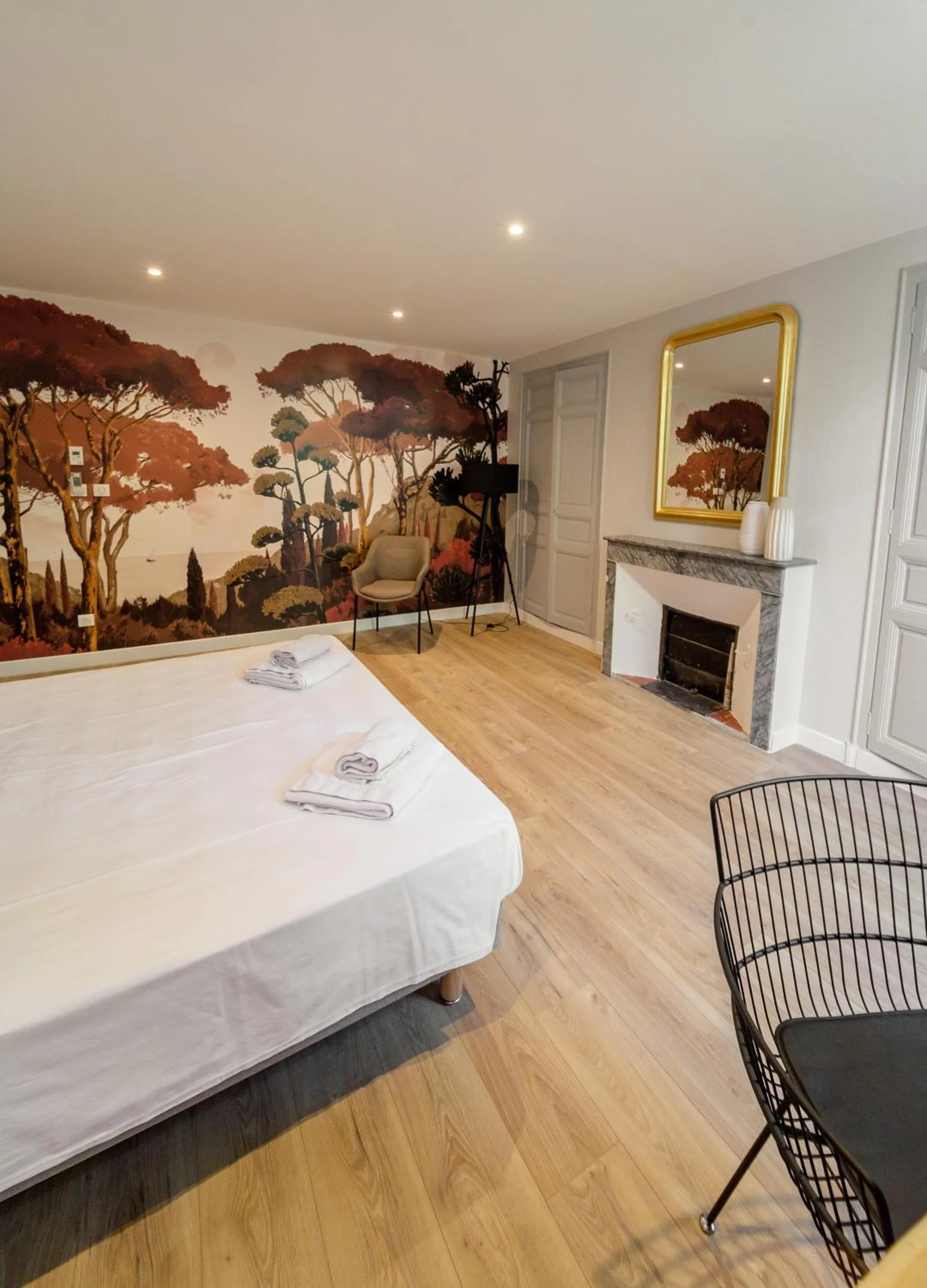 Bedroom, Bed in UNE HISTOIRE DE FAMILLE