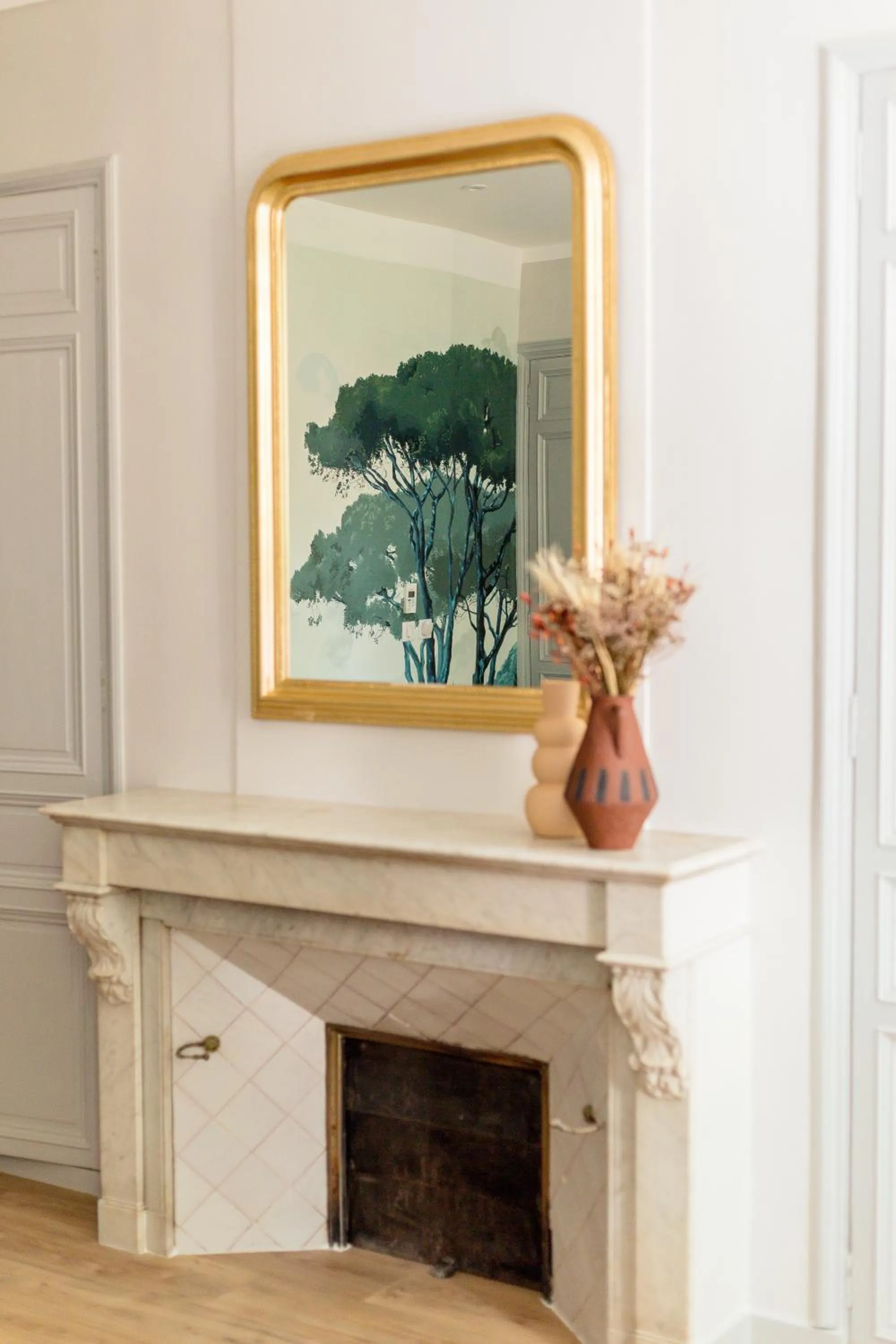 Decorative detail in UNE HISTOIRE DE FAMILLE