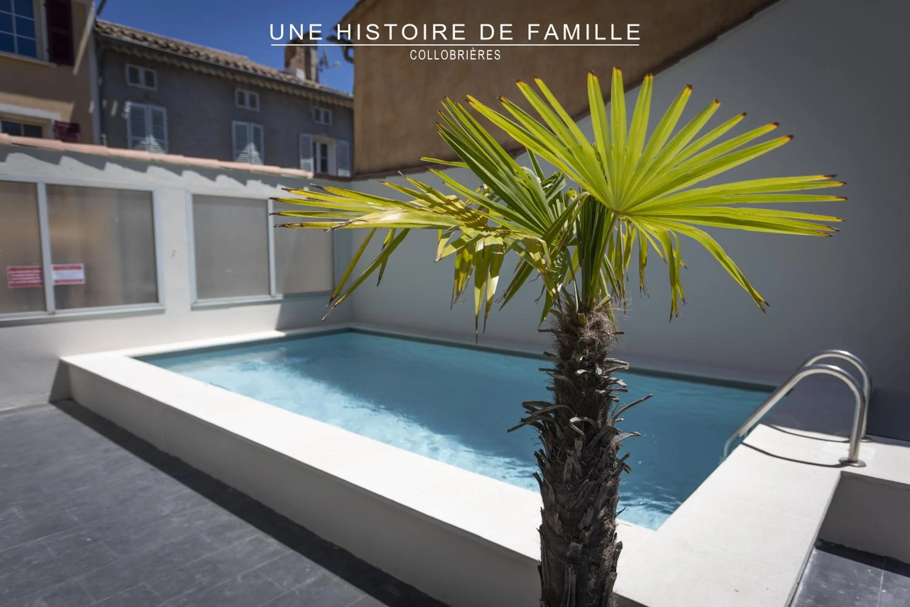 Swimming pool in UNE HISTOIRE DE FAMILLE