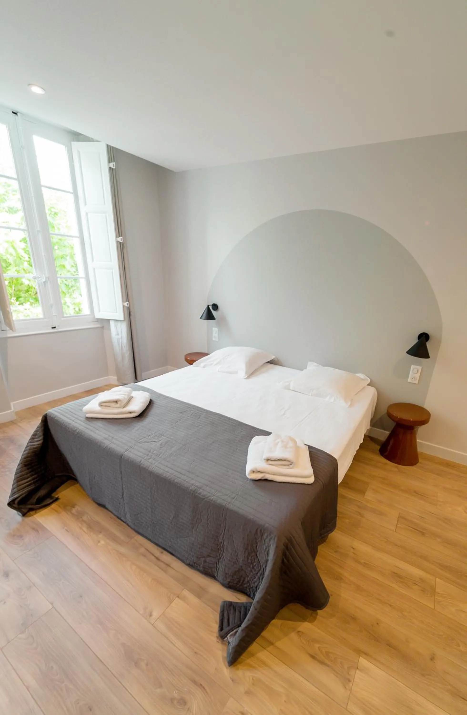 Bedroom, Bed in UNE HISTOIRE DE FAMILLE