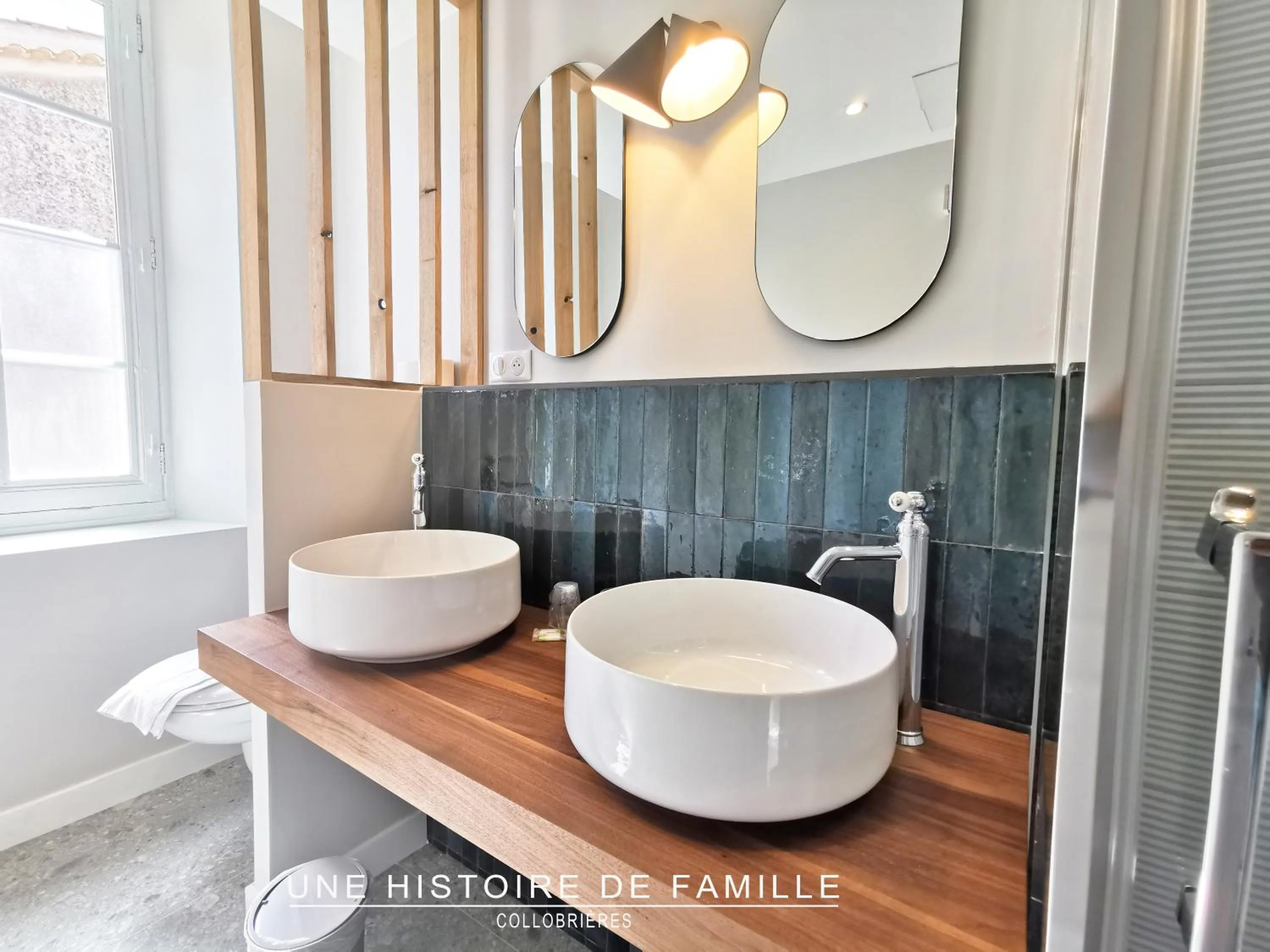 Bathroom in UNE HISTOIRE DE FAMILLE