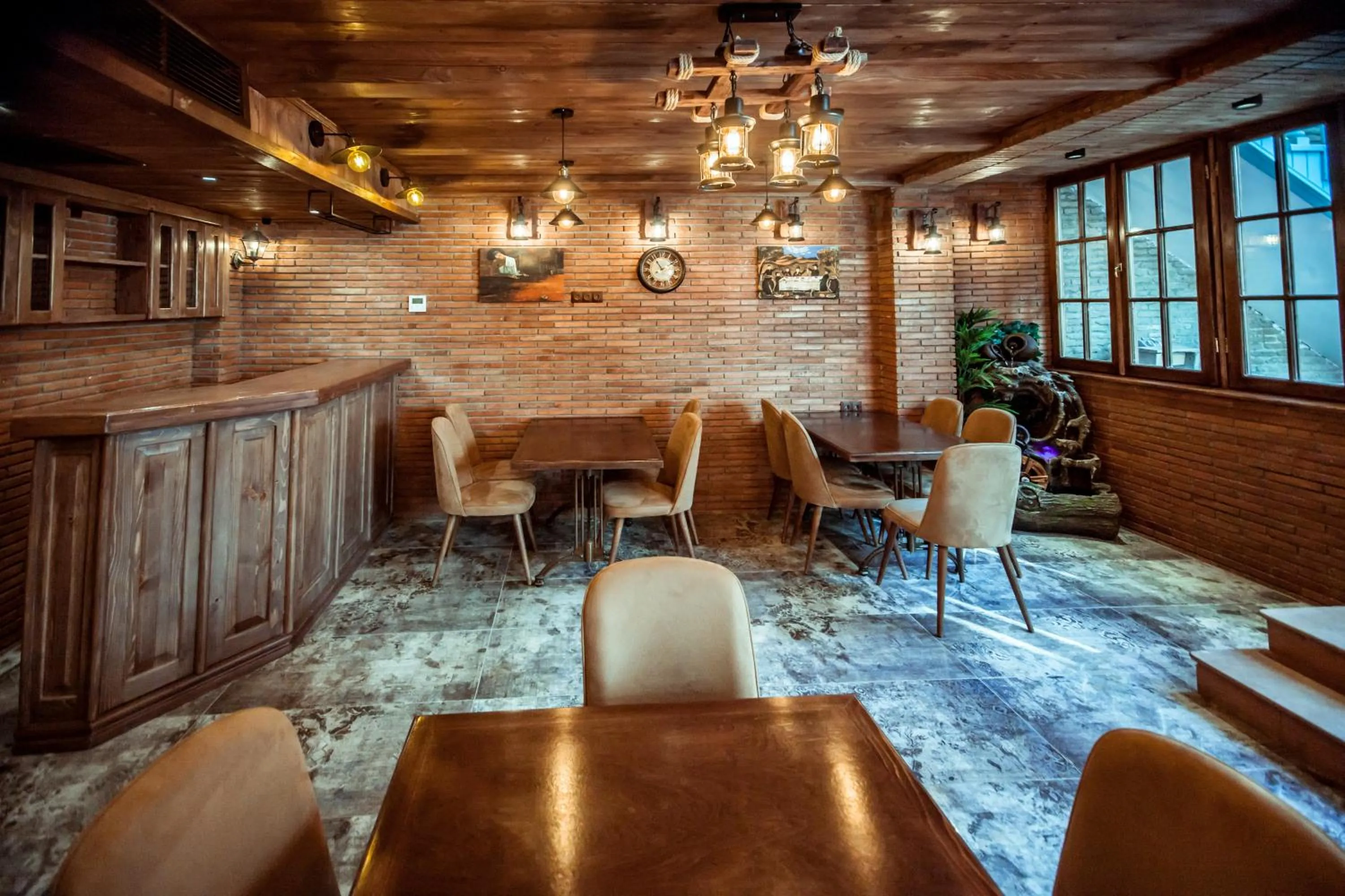 Restaurant/places to eat in MUSMORE Boutique Hotel