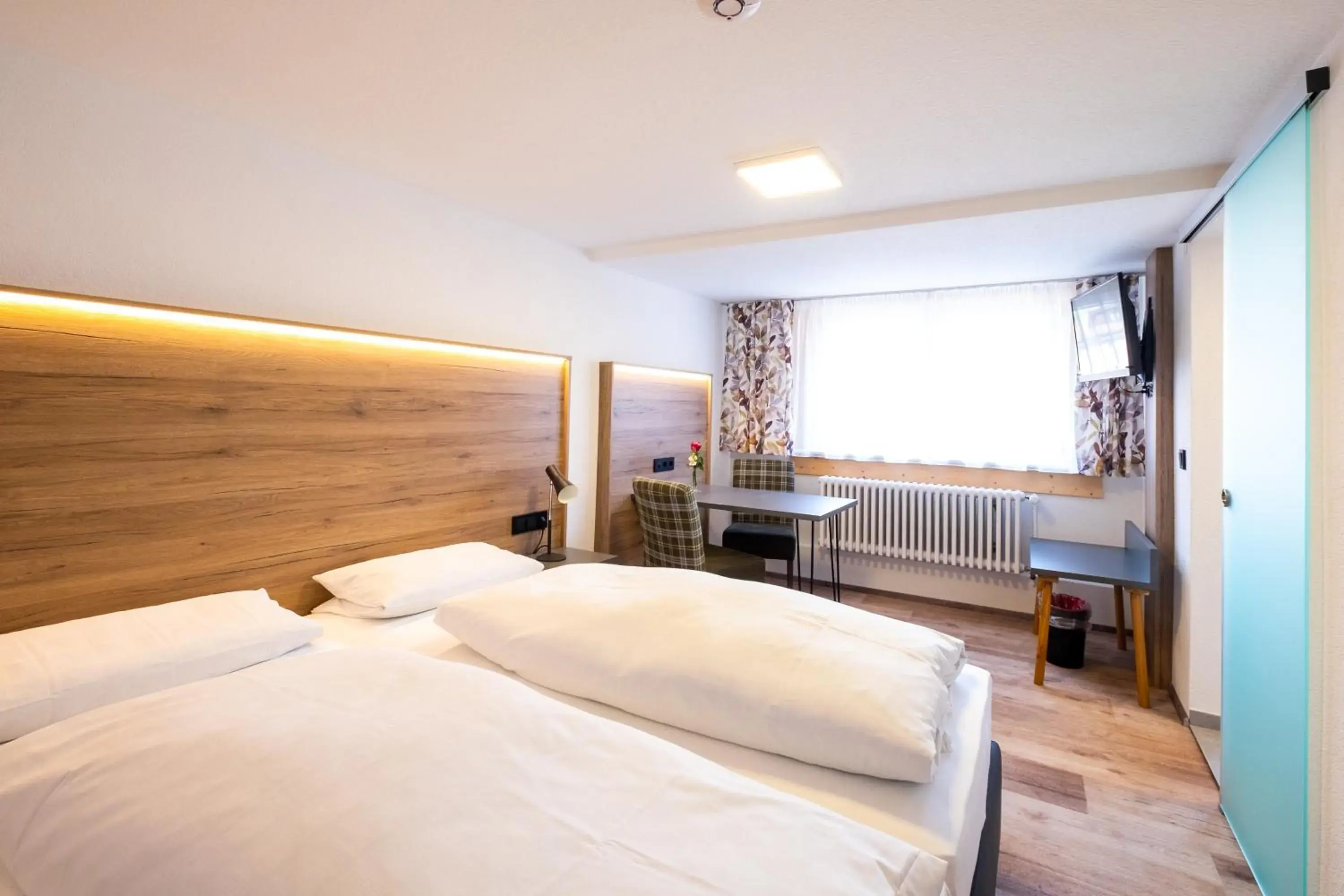 Superior Double Room - single occupancy in Gasthof Kreuz Superior Double Room - single occupancy in Gasthof Kreuz