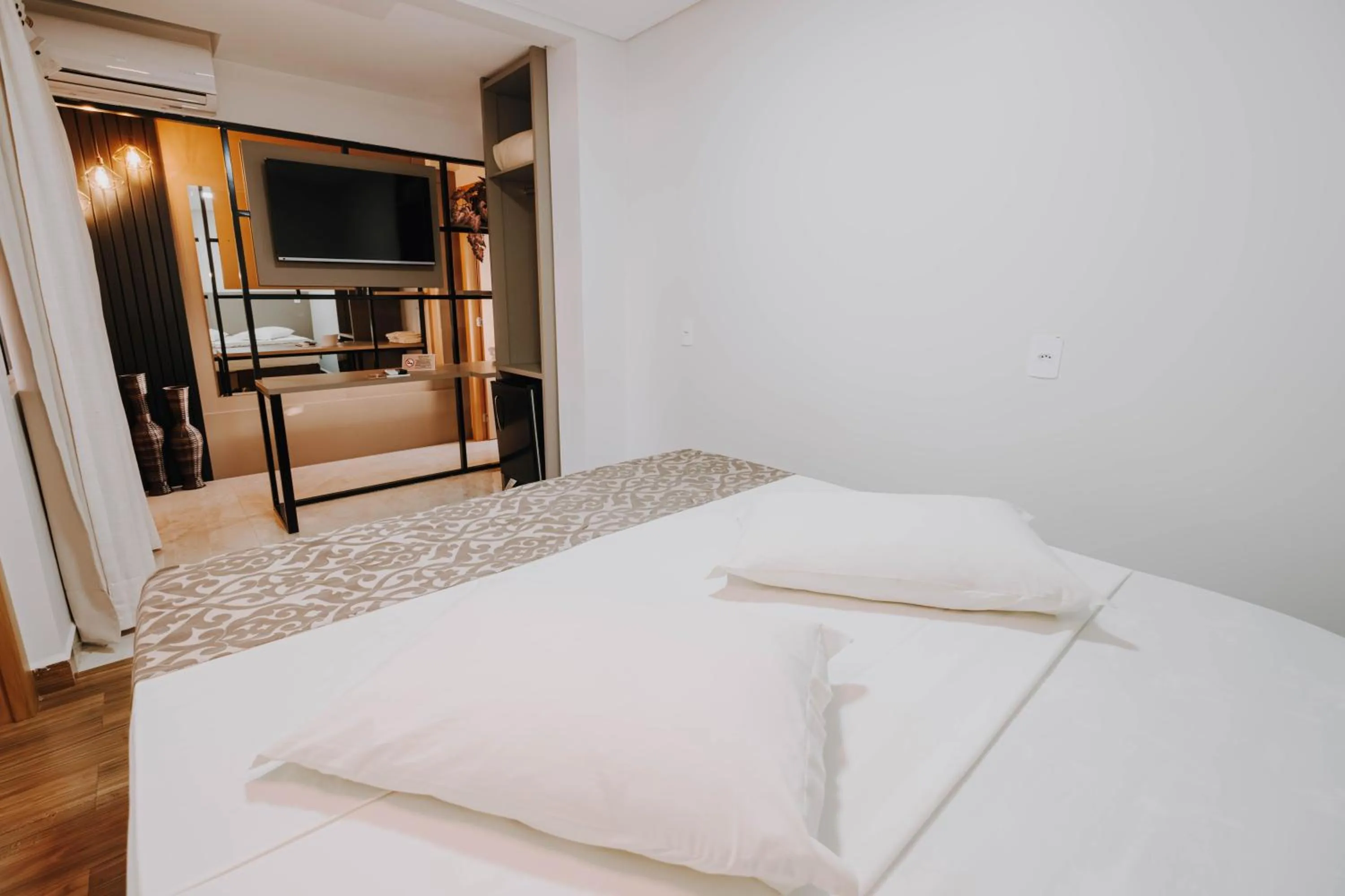 Bedroom, Bed in Arca's Executive Hotel