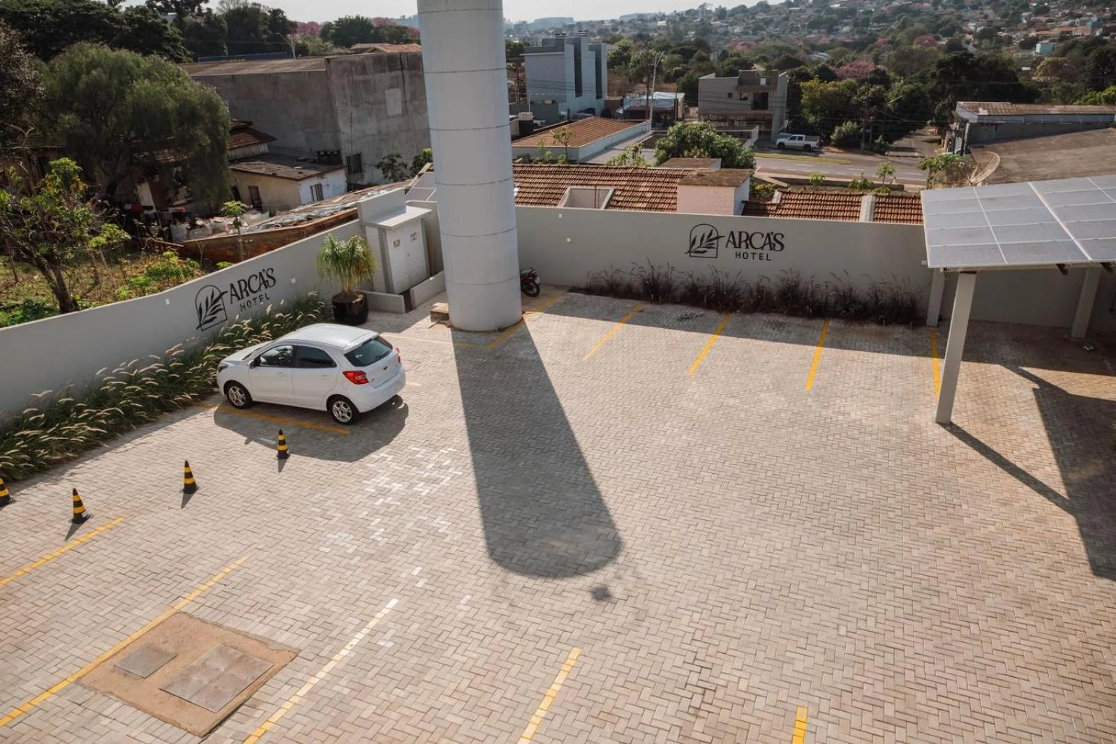 Parking in Arca's Executive Hotel