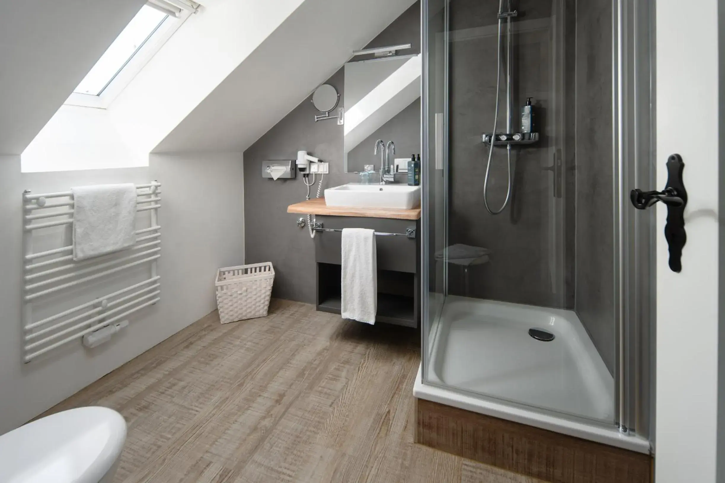 Small Room with Queen-size bed in Kleinhuis Hotel Mellingburger Schleuse Small Room with Queen-size bed in Kleinhuis Hotel Mellingburger Schleuse