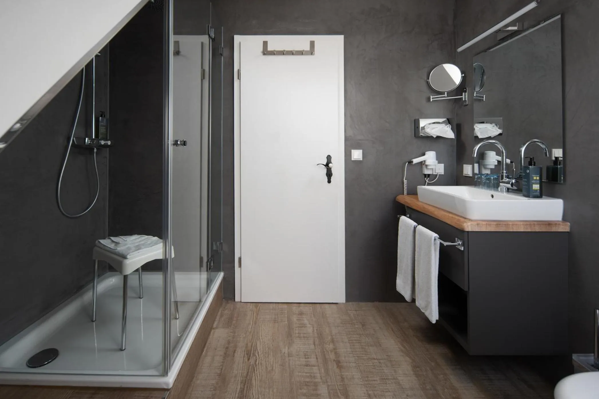 Shower in Kleinhuis Hotel Mellingburger Schleuse