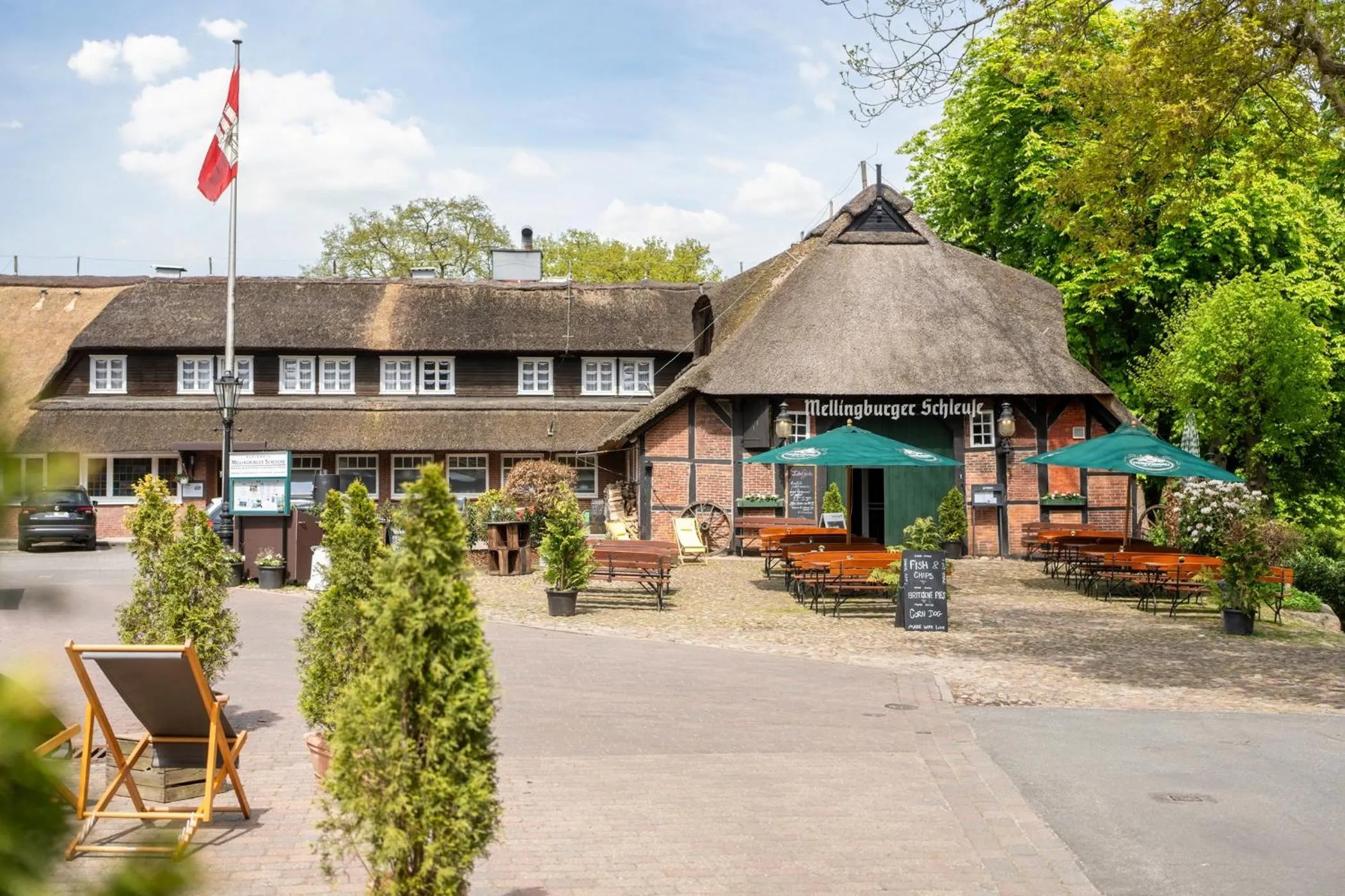 Property building in Kleinhuis Hotel Mellingburger Schleuse