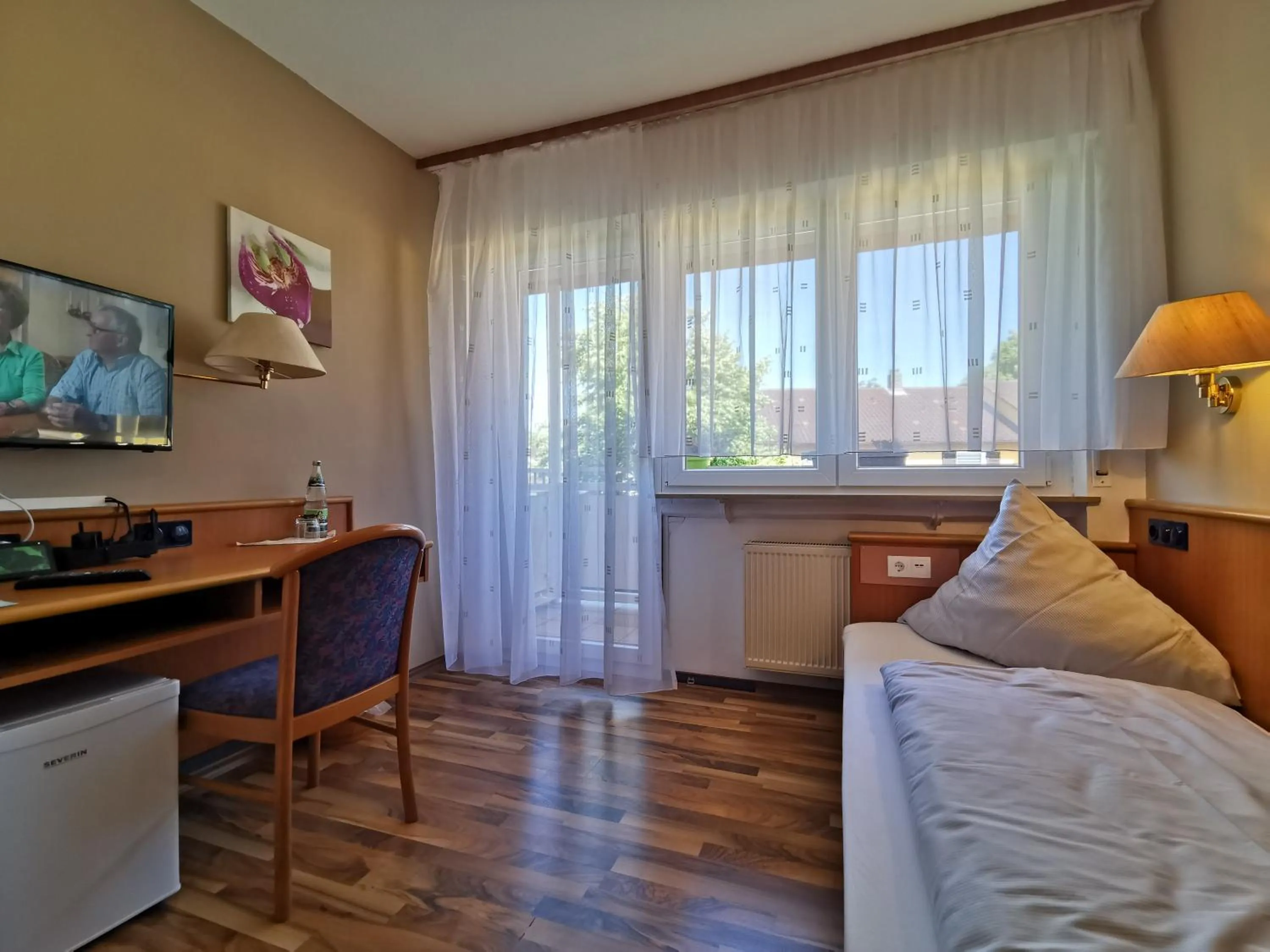 Photo of the whole room in Hotel Mainperle