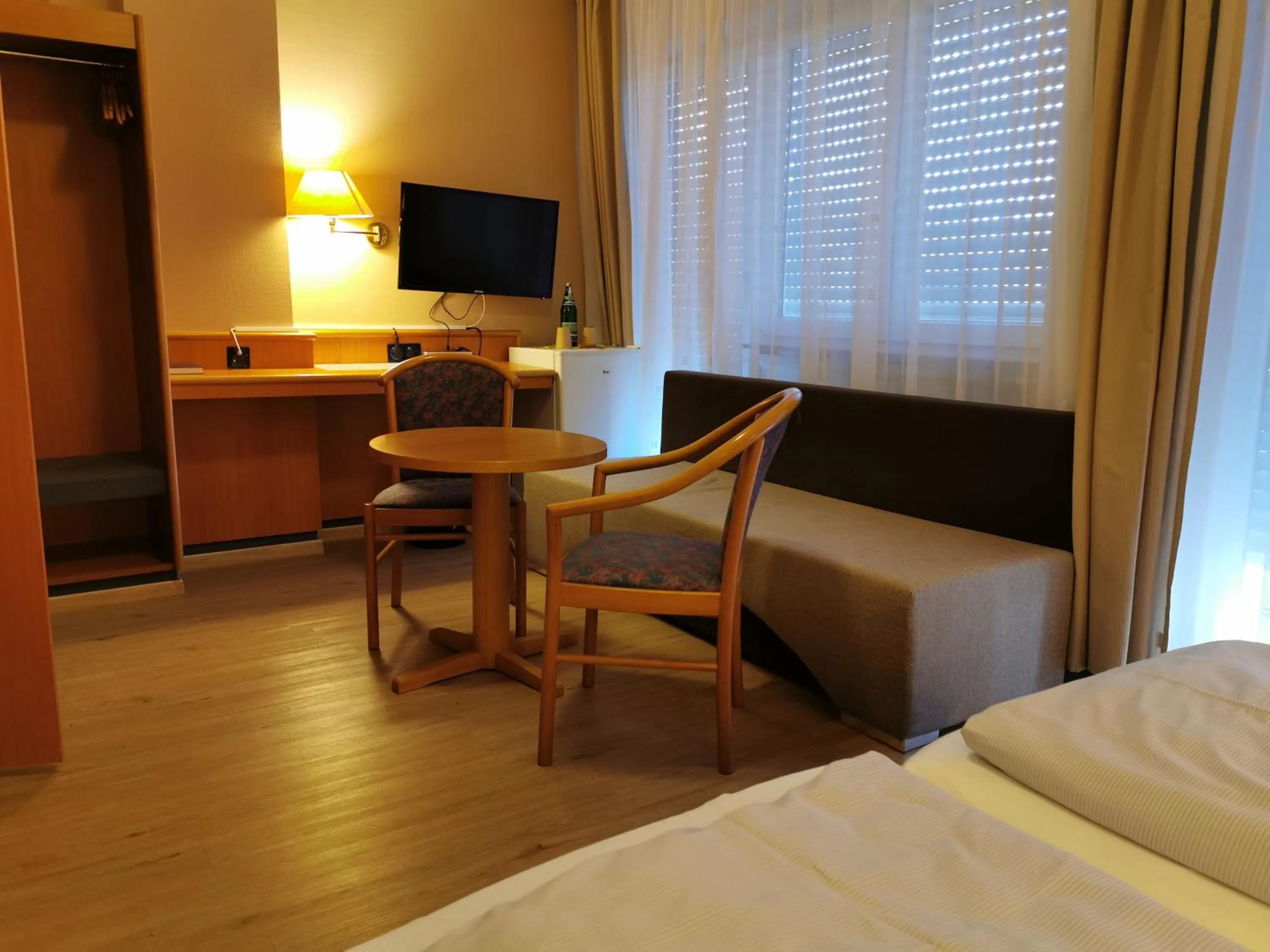 Photo of the whole room, Bed in Hotel Mainperle