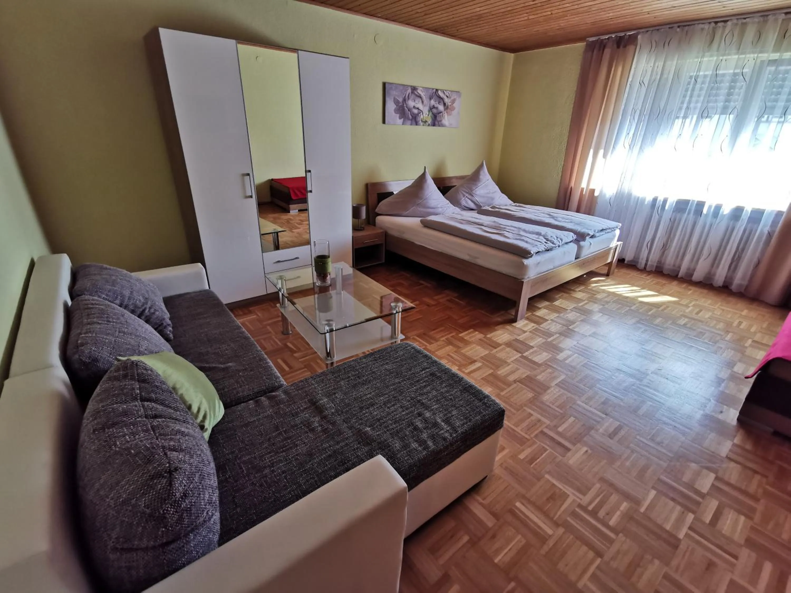 Photo of the whole room, Bed in Hotel Mainperle