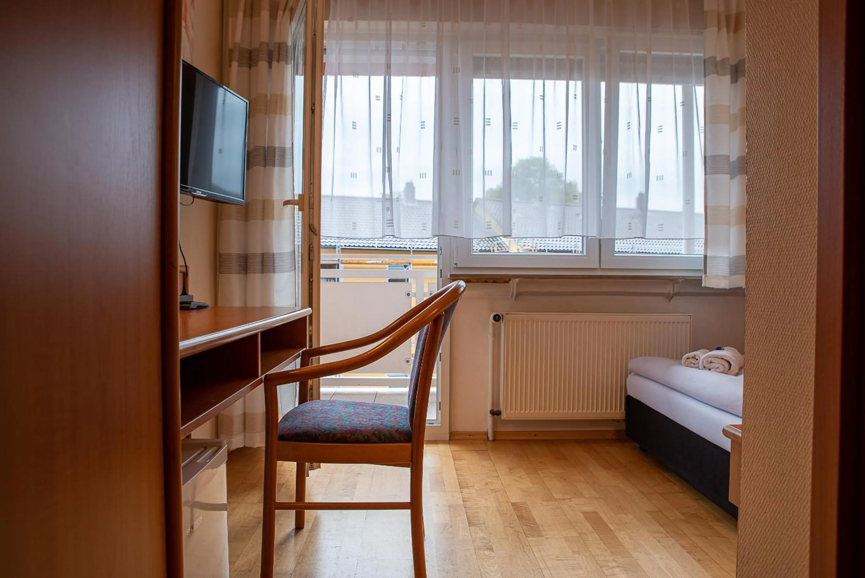 Balcony/Terrace, Bed in Hotel Mainperle