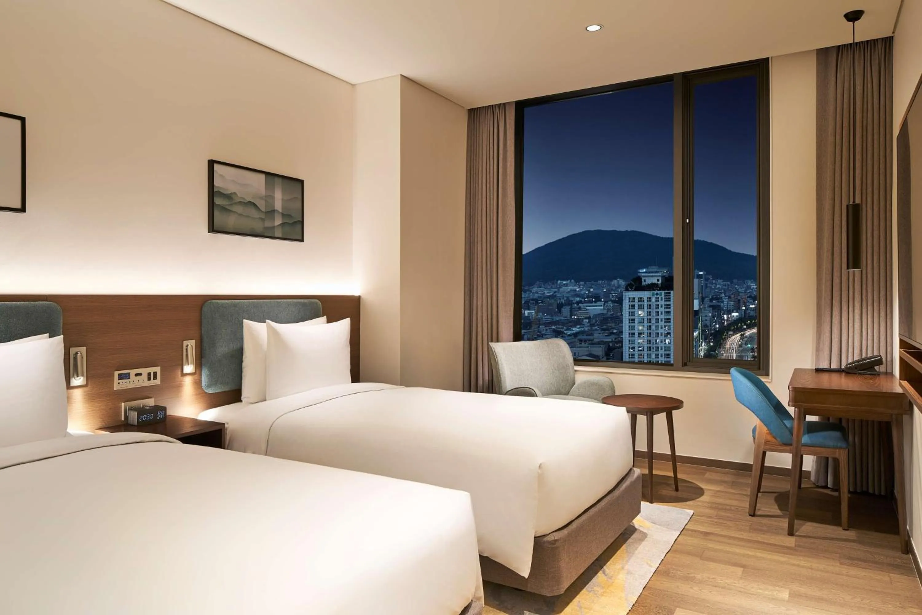 Bedroom, Bed in Hilton Garden Inn Seoul Gangnam