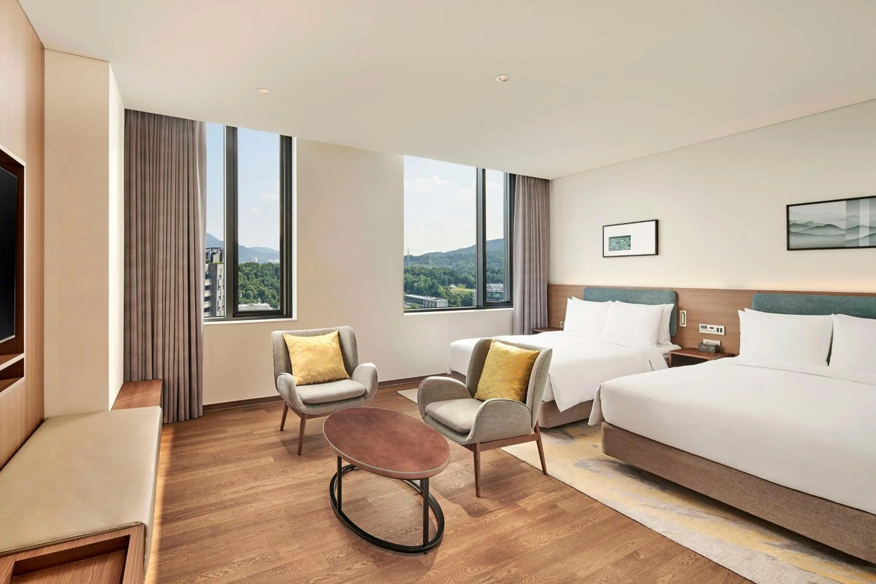 Living room, Bed in Hilton Garden Inn Seoul Gangnam