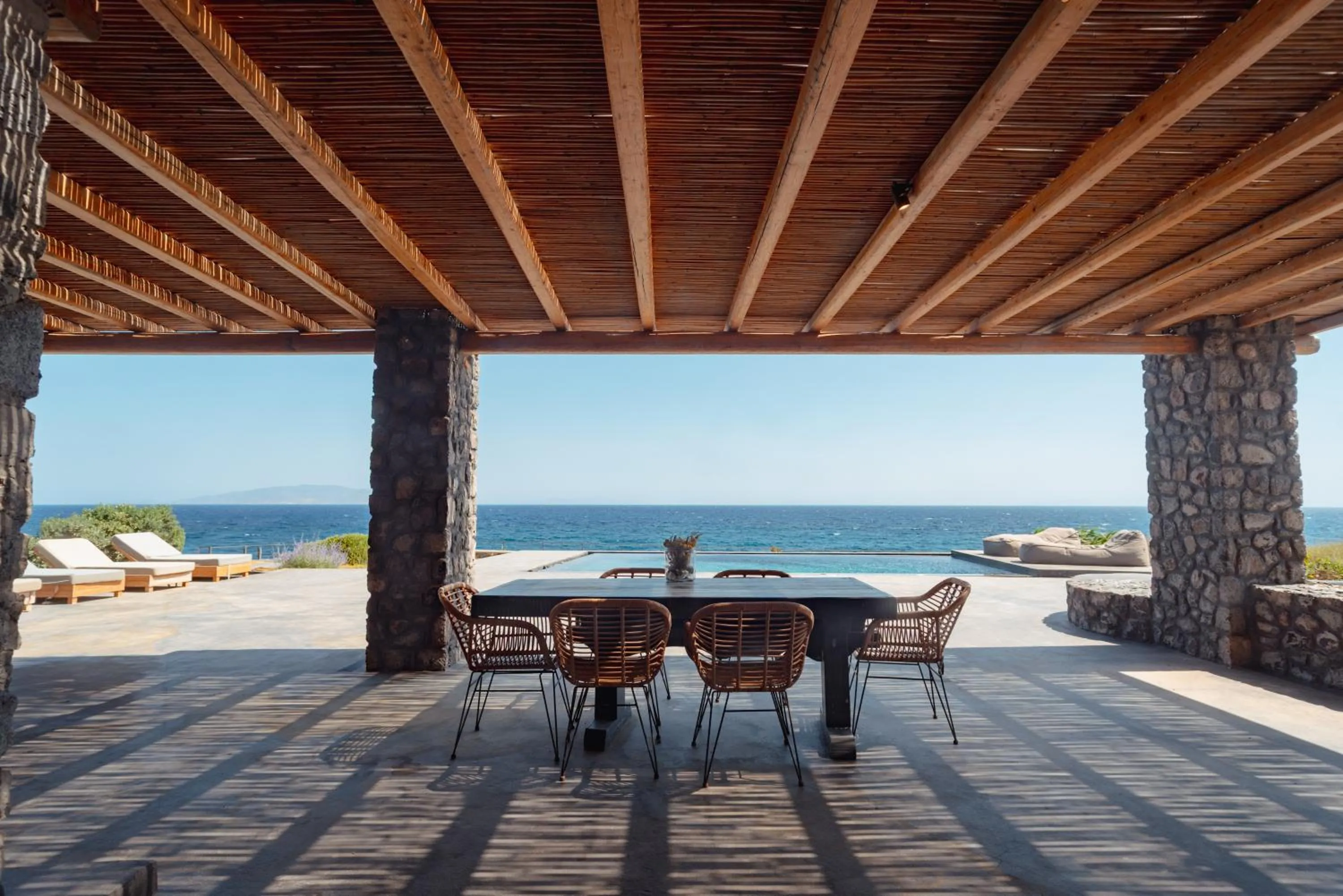 Swimming pool in Colombos Beachfront