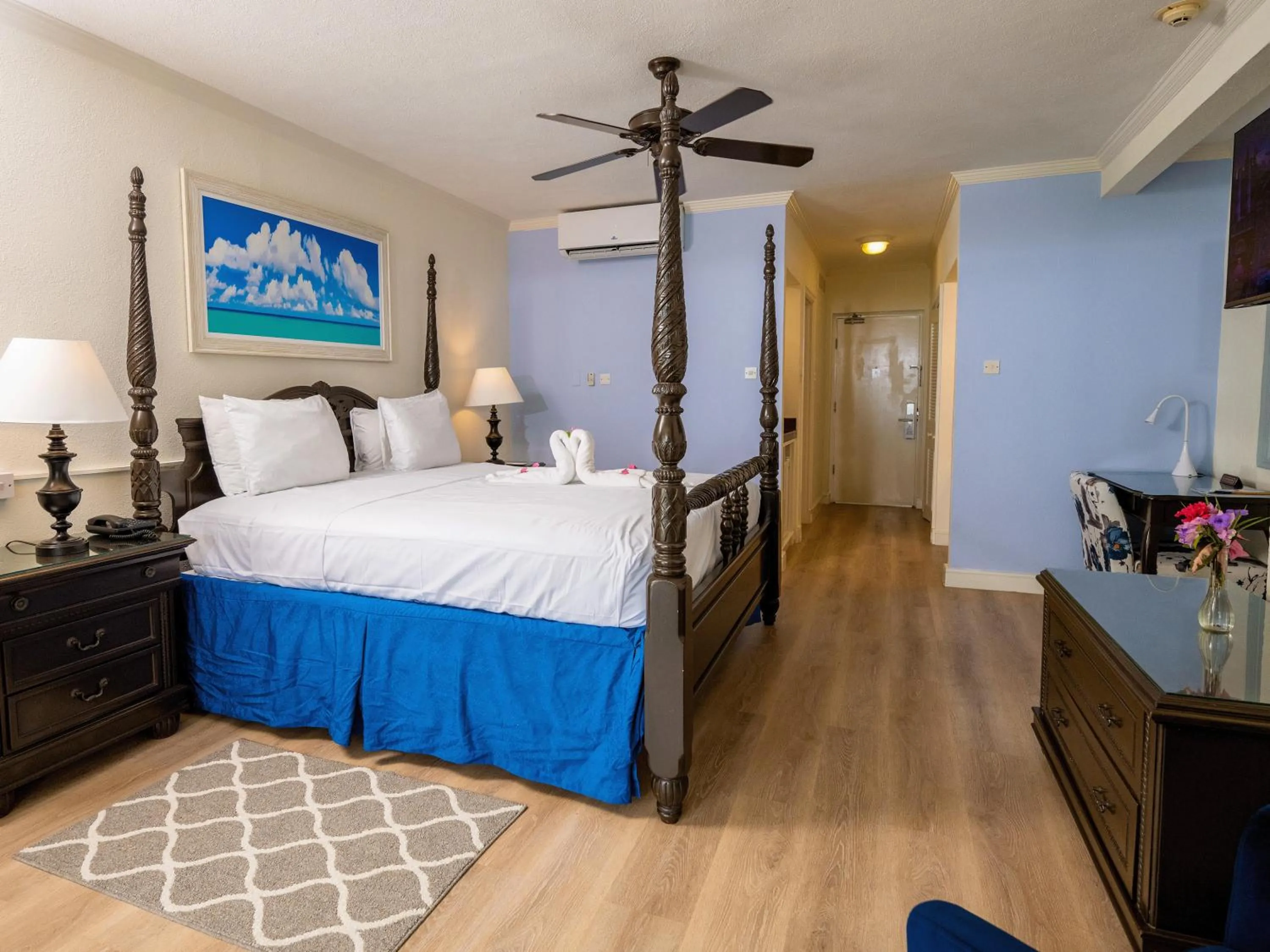 Bed in Savannah Beach Club Hotel