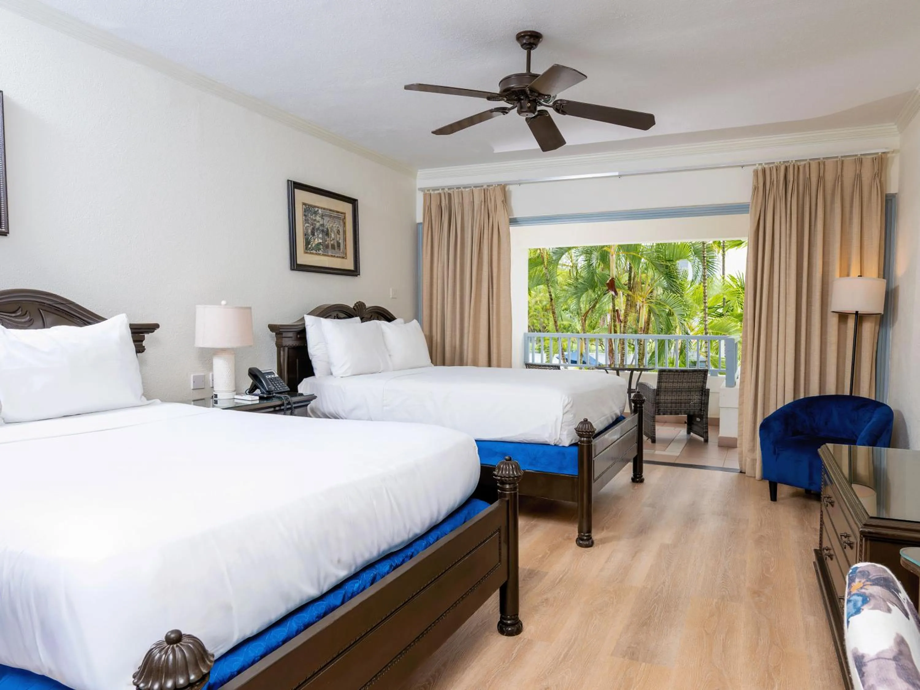 Bed in Savannah Beach Club Hotel