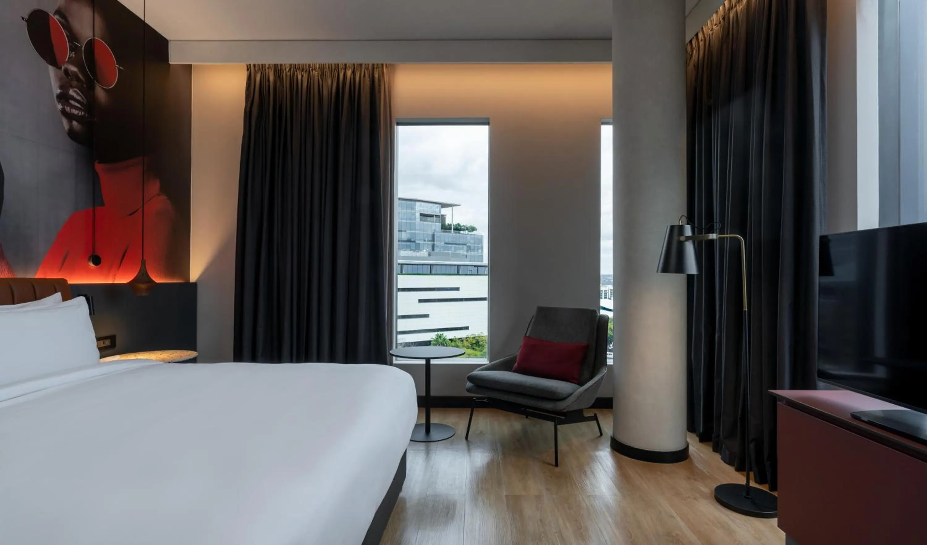 Bed in Radisson RED Hotel Johannesburg Rosebank