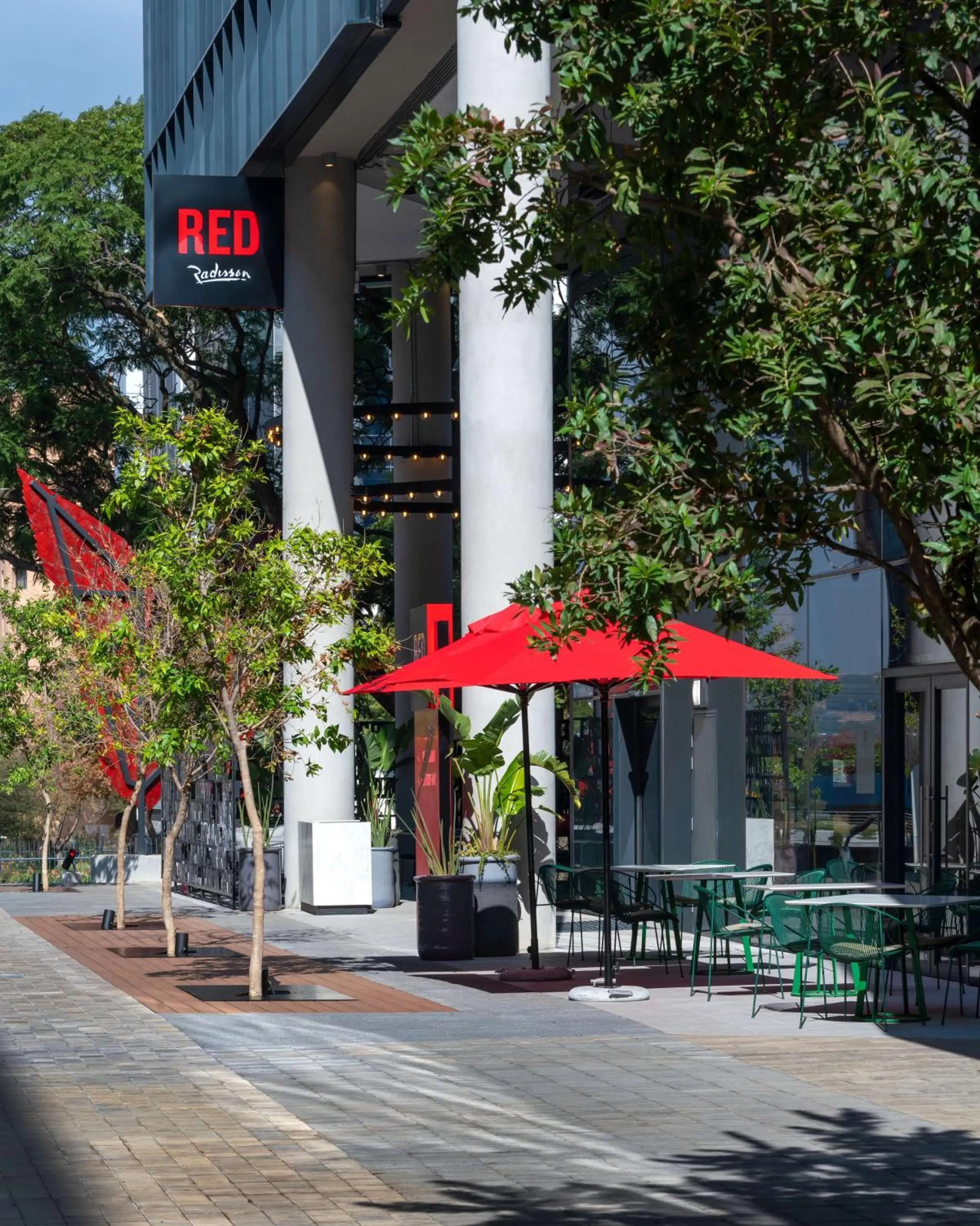 Restaurant/places to eat in Radisson RED Hotel Johannesburg Rosebank