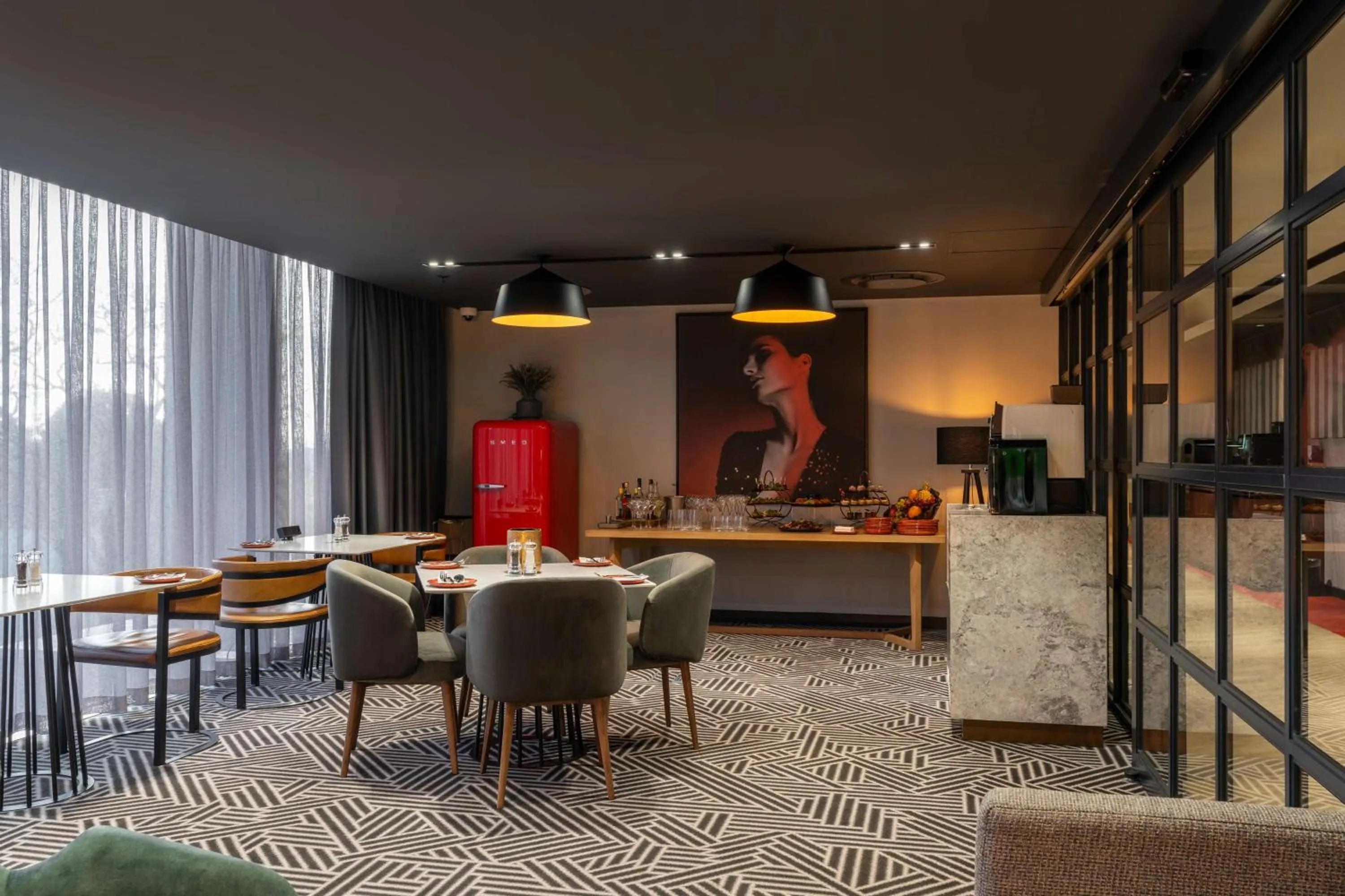 Lounge or bar in Radisson RED Hotel Johannesburg Rosebank