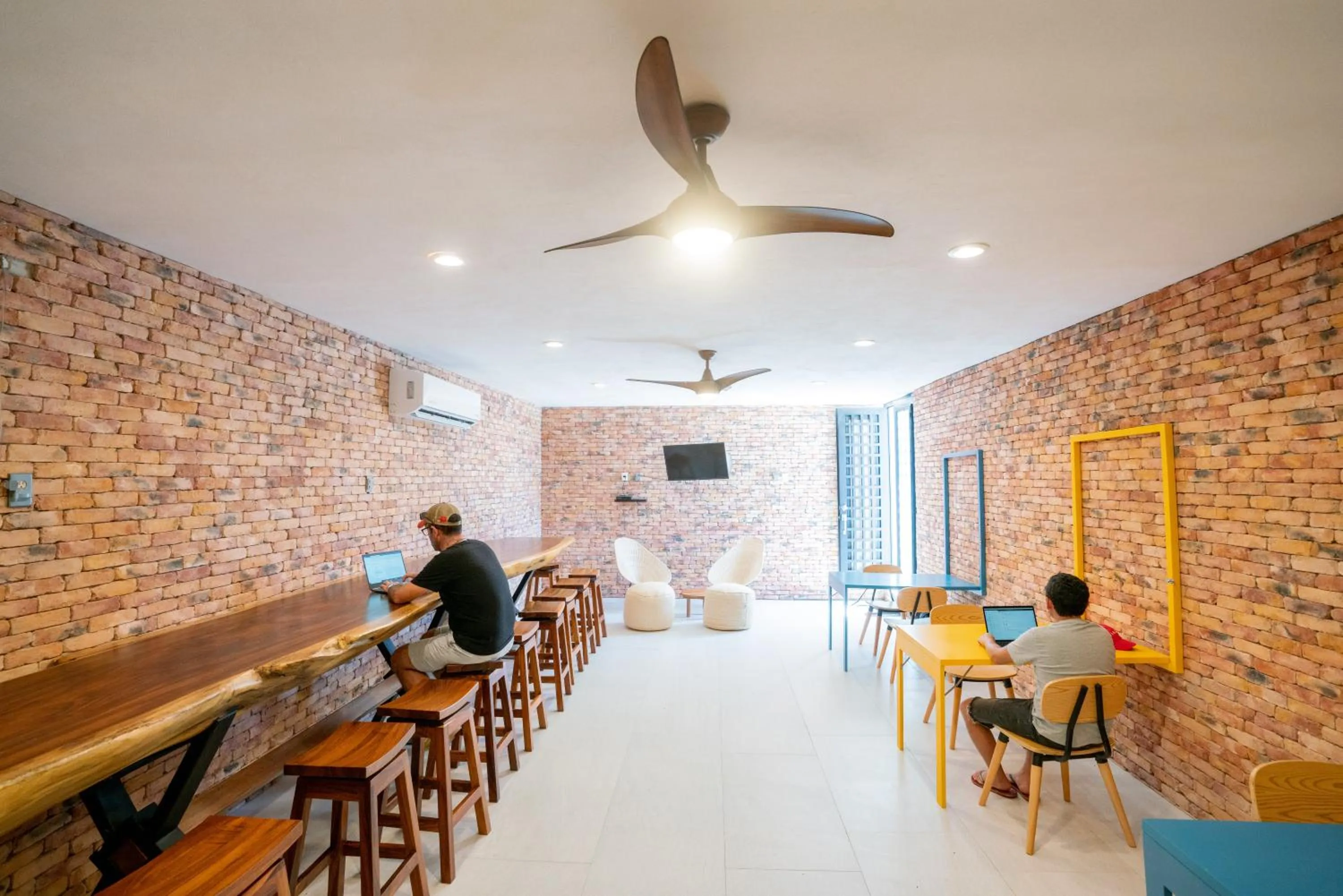 Meeting/conference room in Viajero Sayulita Hostel