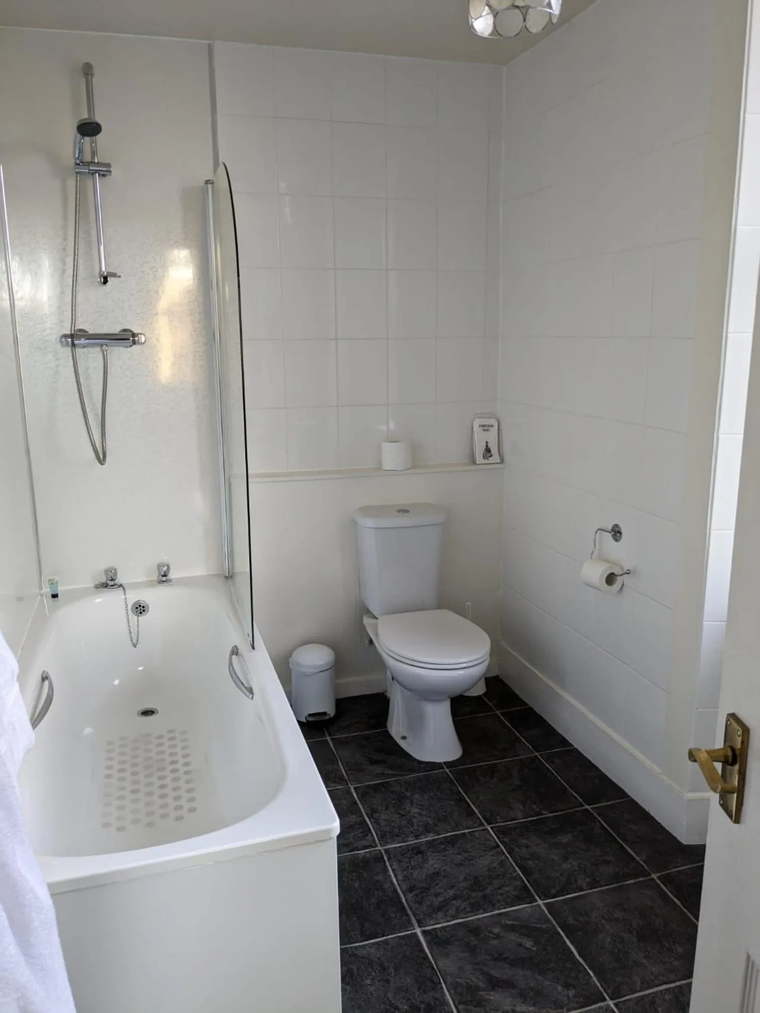 Shower in Bennachie Lodge Hotel in Kemnay