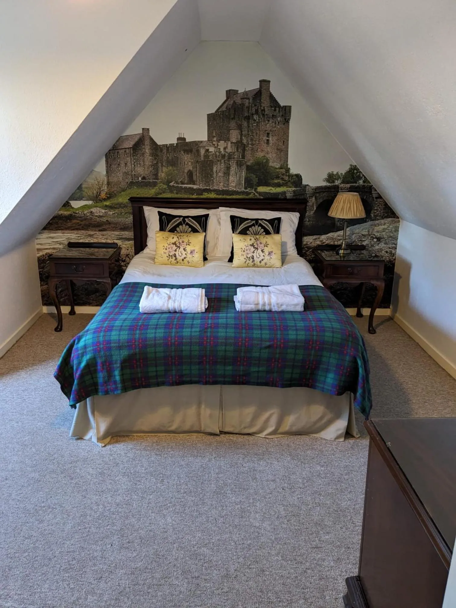 Bed in Bennachie Lodge Hotel in Kemnay