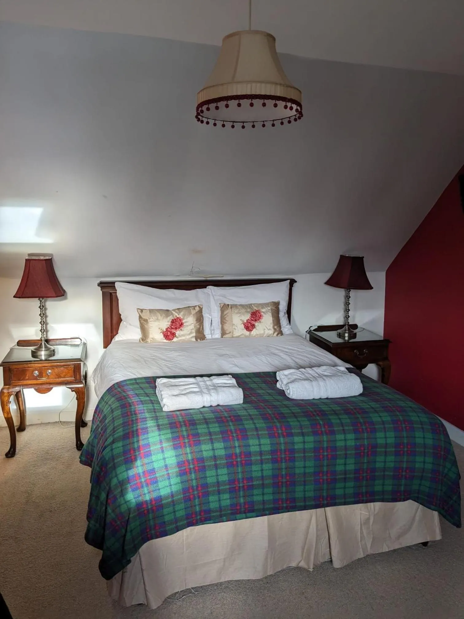 Bed in Bennachie Lodge Hotel in Kemnay