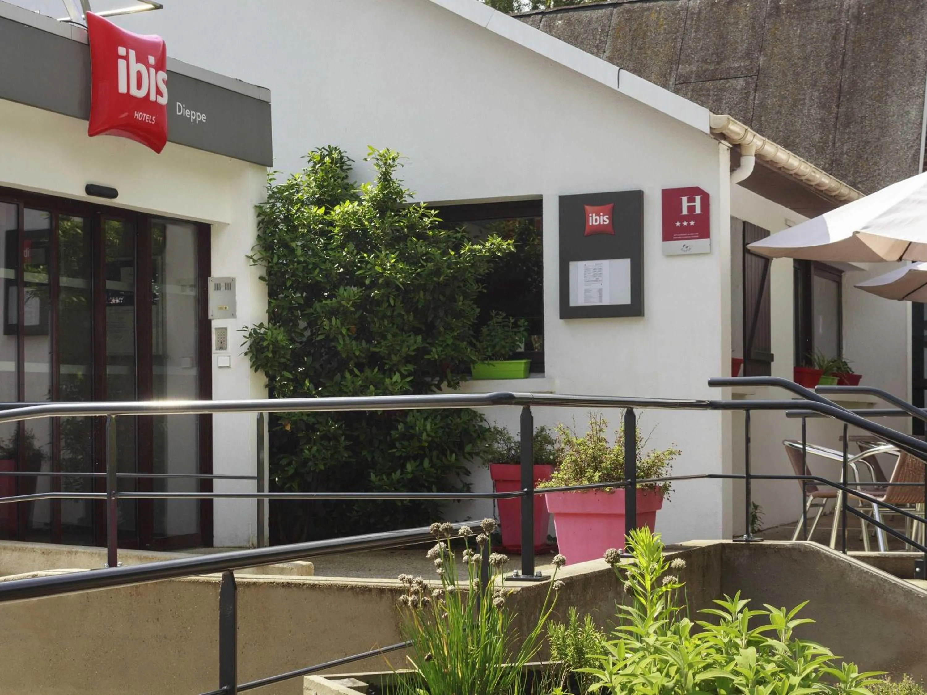 Property building in ibis Dieppe Le Val Druel