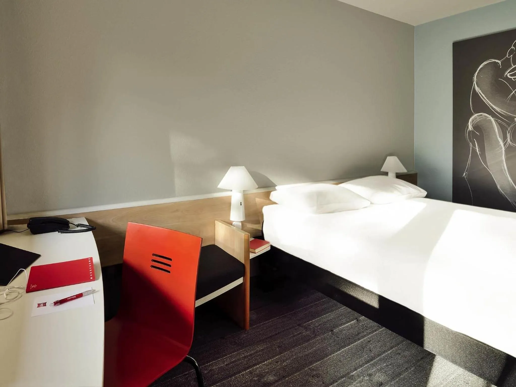 Property building, Bed in ibis Dieppe Le Val Druel