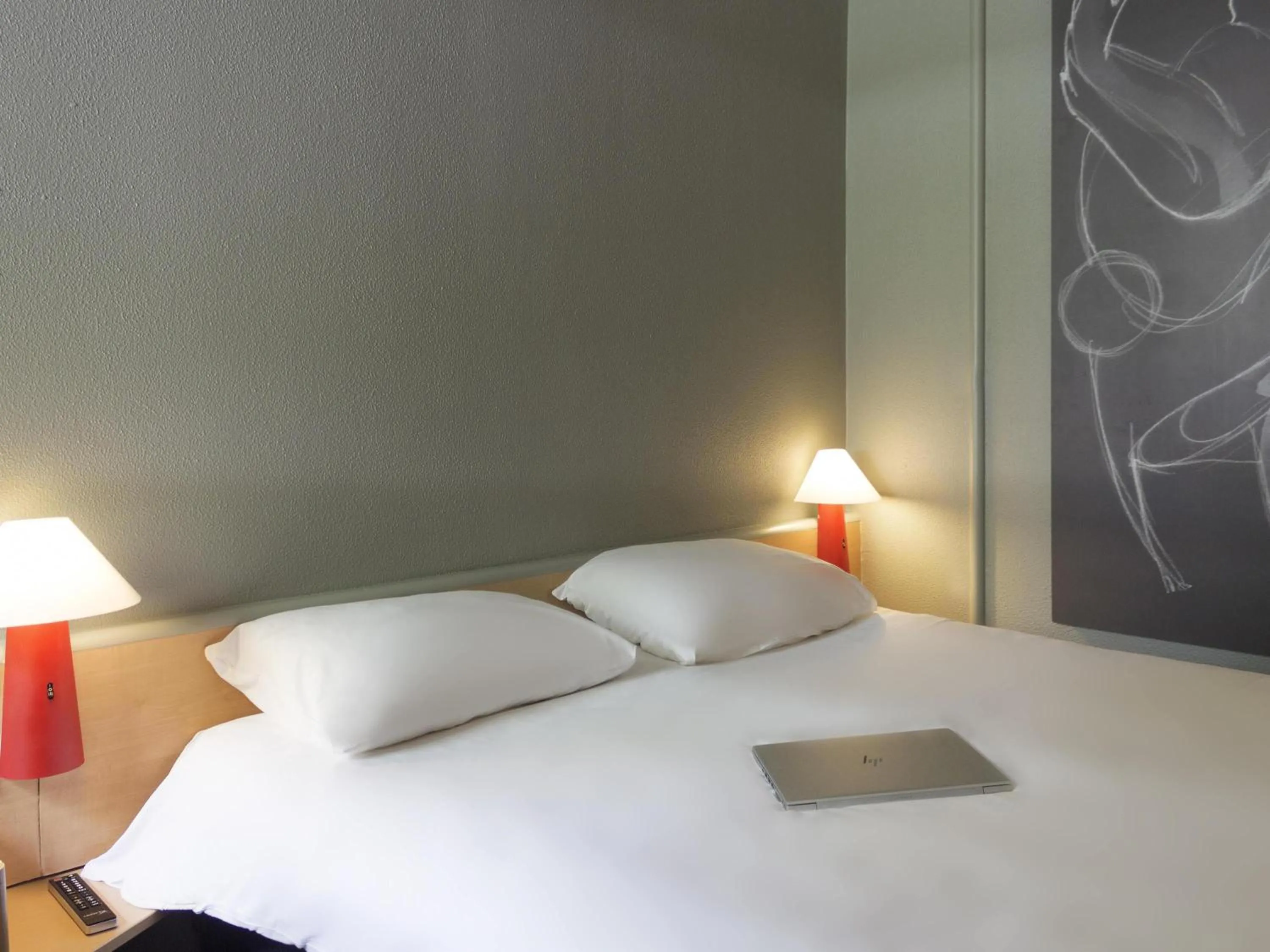 Bedroom, Bed in ibis Dieppe Le Val Druel