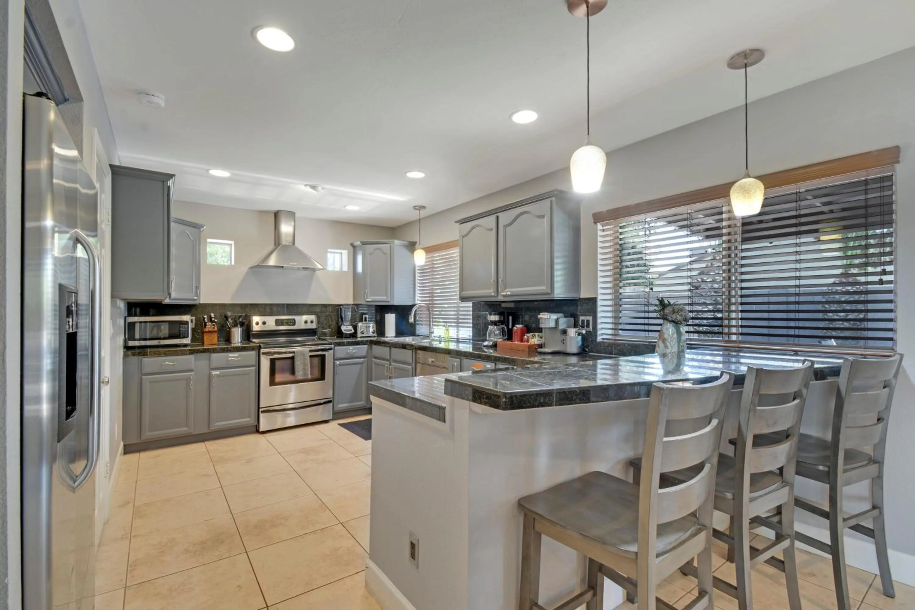 4 bdr, Two Master suite, billiards & desert oasis pool