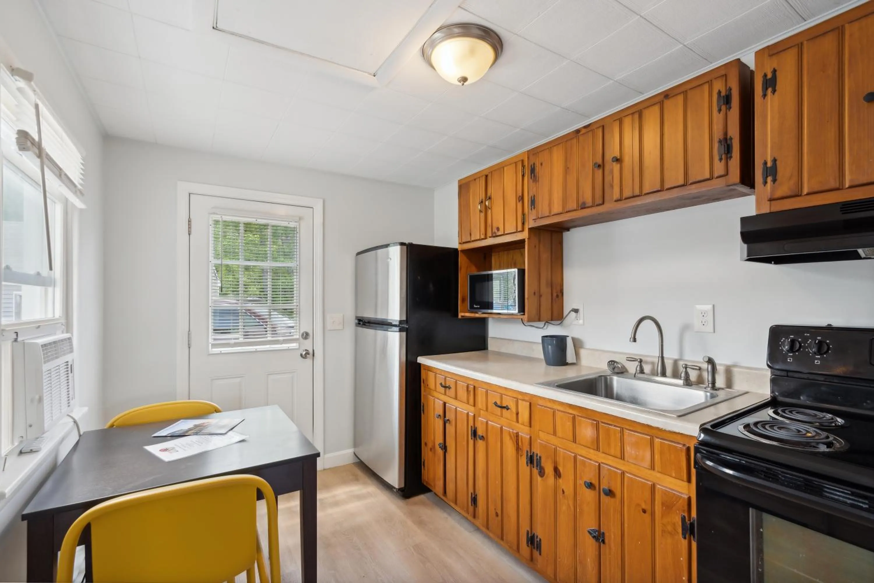 microwave in Wagon Wheel Motel