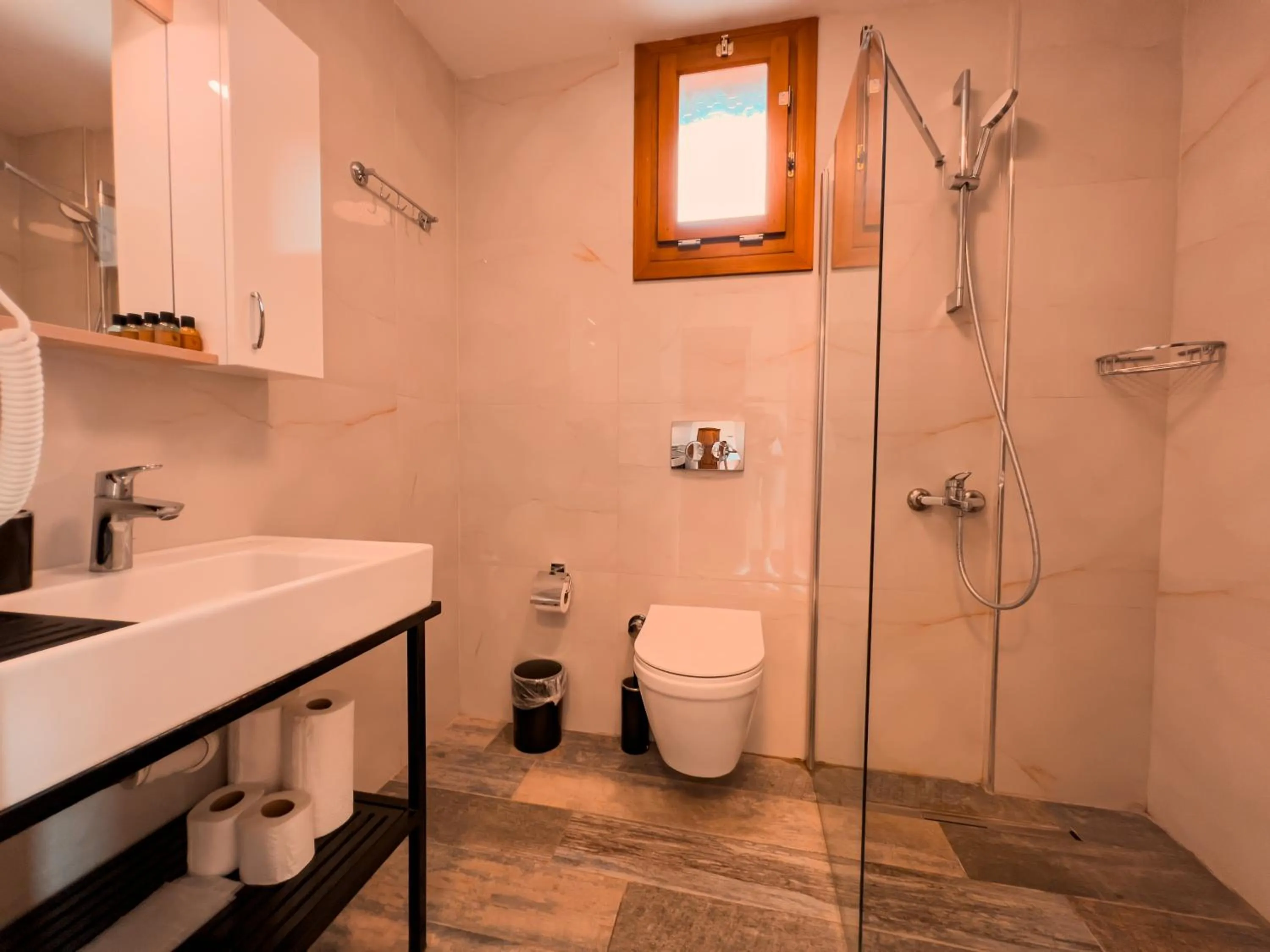 Shower in Alice Tatil Evi OTEL