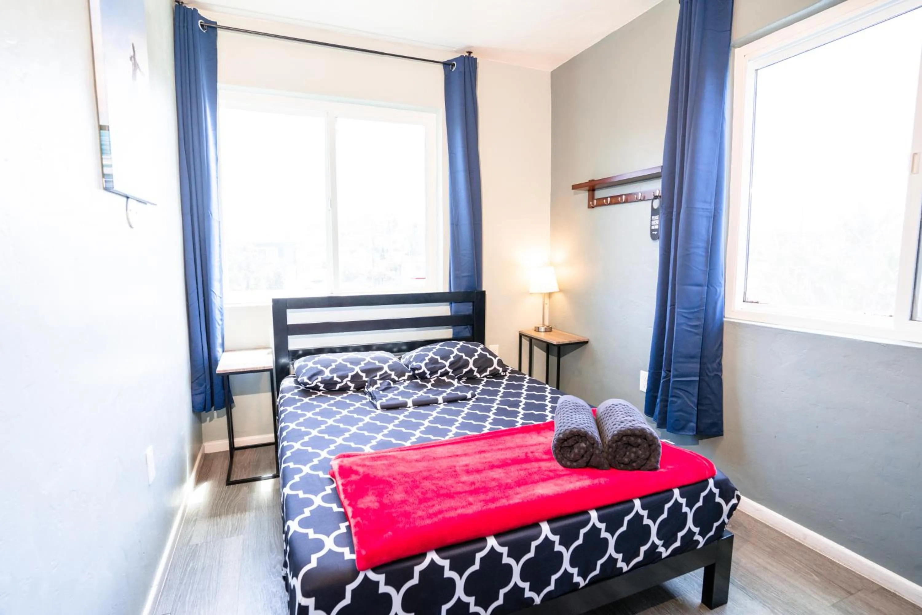 Superior Double Room - single occupancy in California Dreams Hostel - Ocean Beach