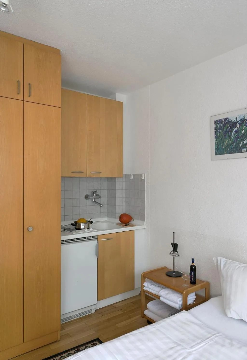 Kitchen or kitchenette, Bed in Appart International Boarding House