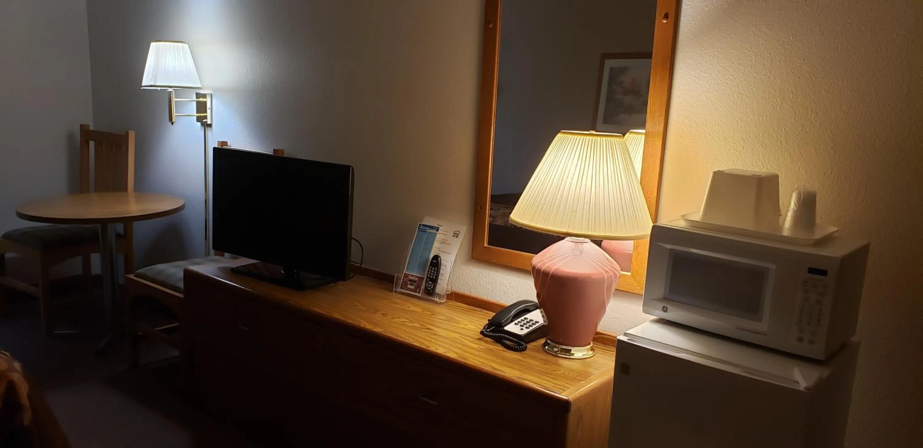 TV and multimedia in STAY INN Burlington