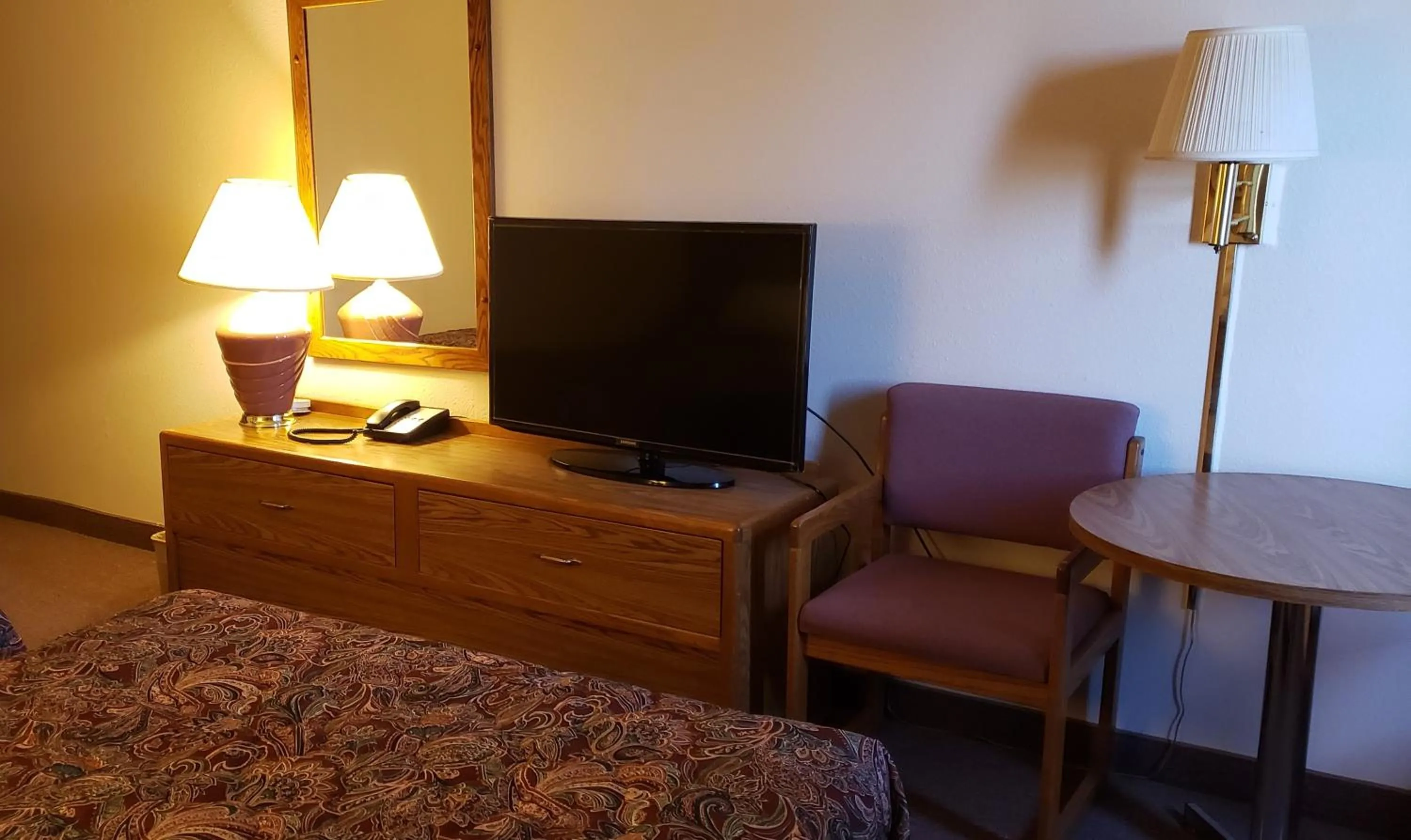 TV and multimedia, Bed in STAY INN Burlington