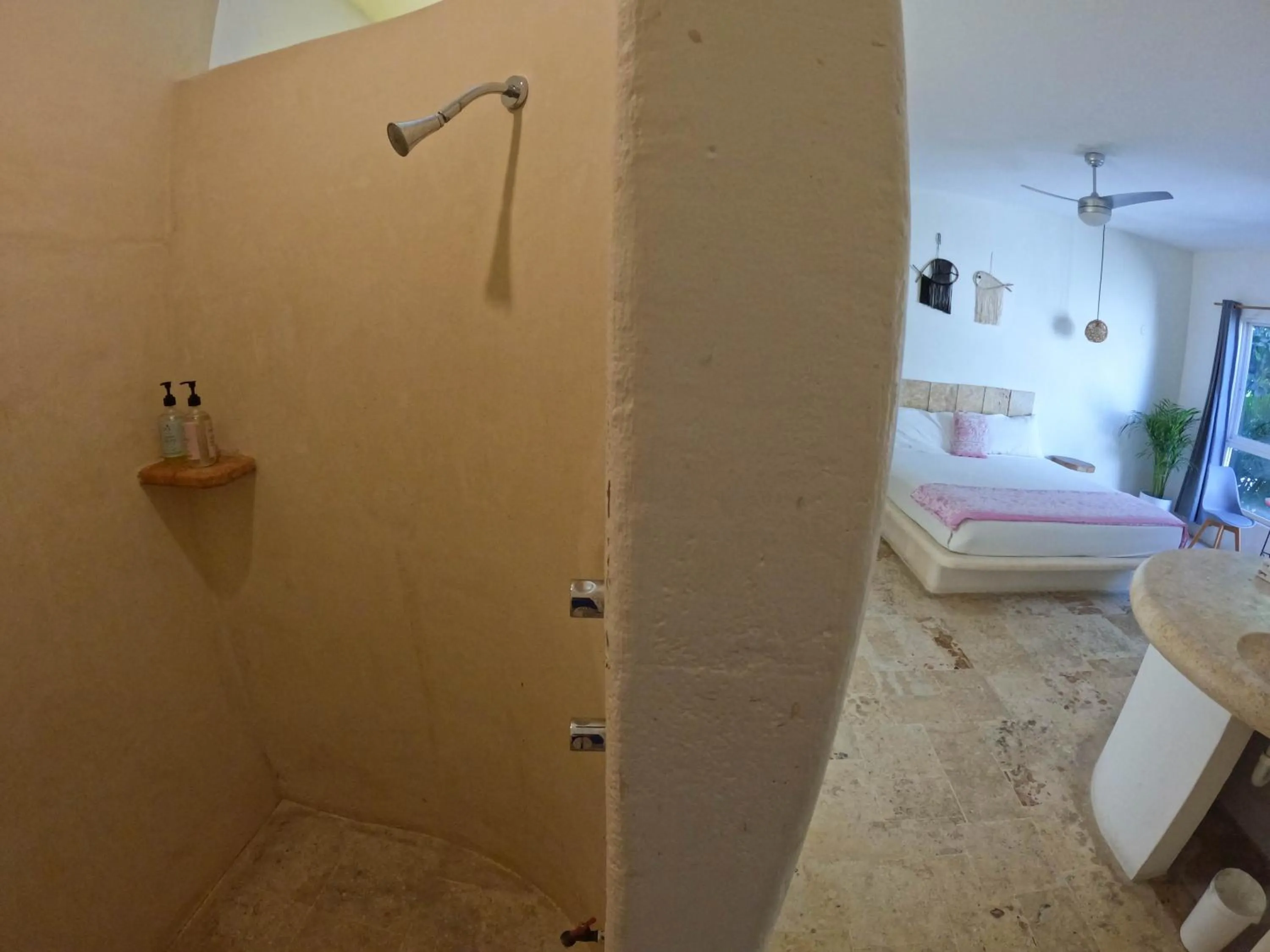 Shower, Bed in Rustik-inn Rooms