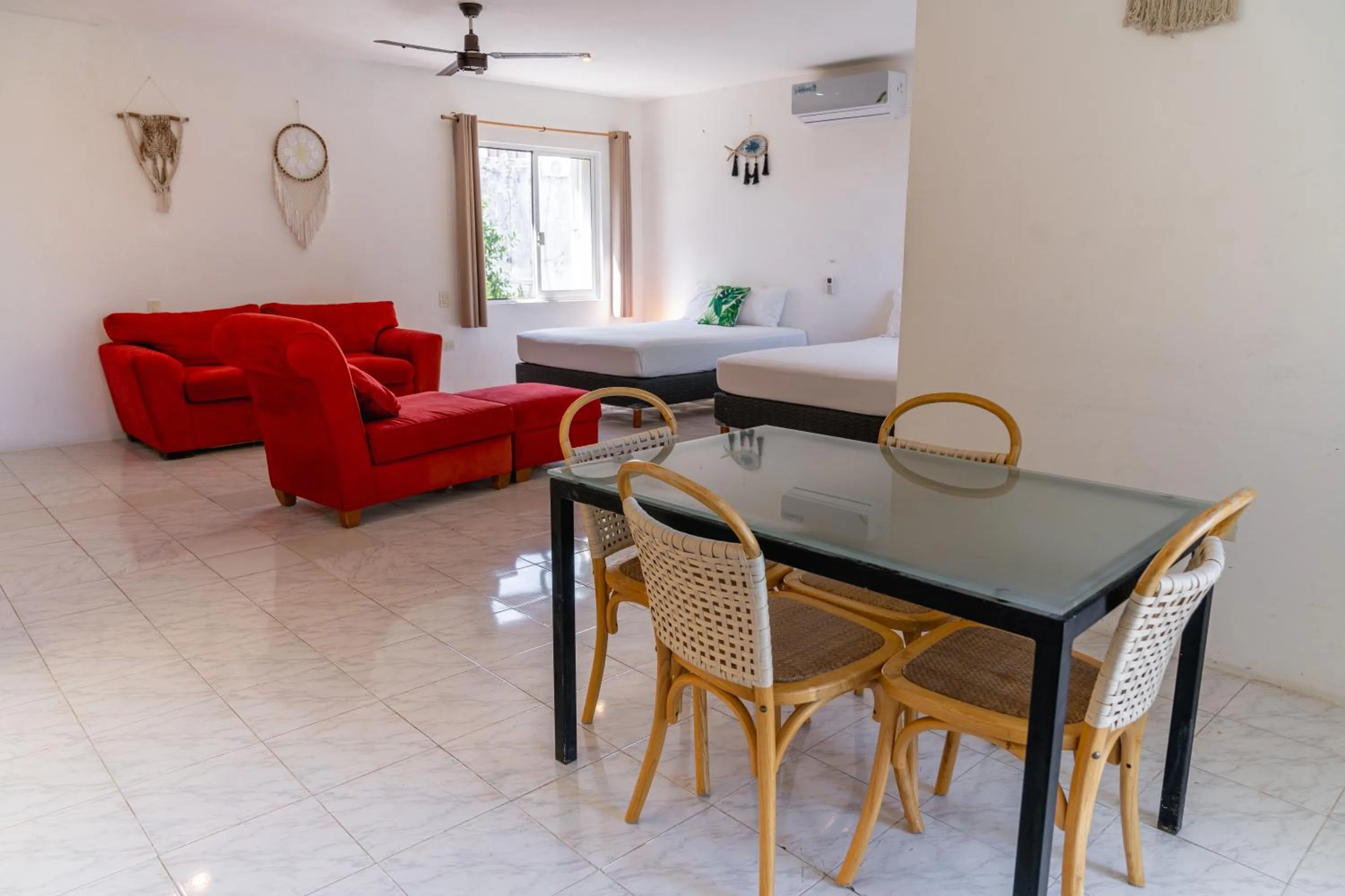 Dining area in Rustik-inn Rooms