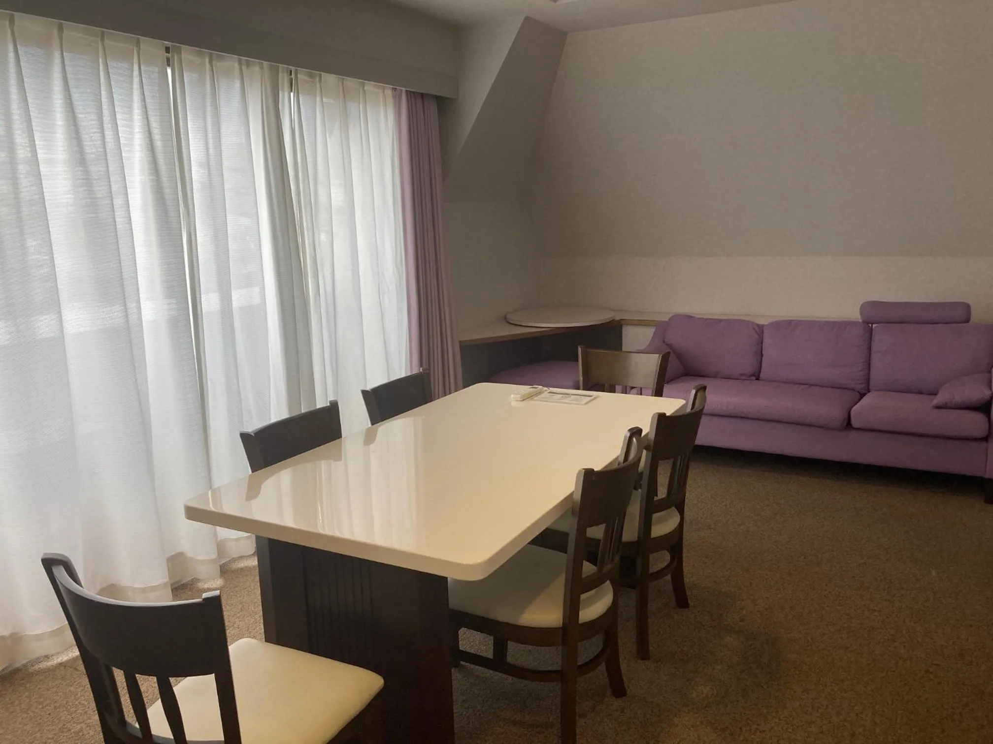 Living room in J-Hoppers Beppu Guesthouse ジェイホッパーズ別府ゲストハウス