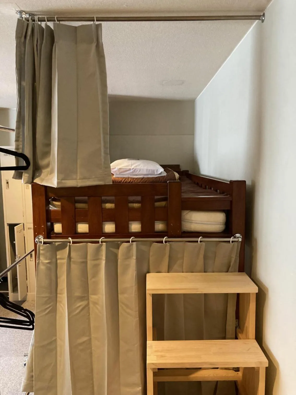 Bed in J-Hoppers Beppu Guesthouse ジェイホッパーズ別府ゲストハウス