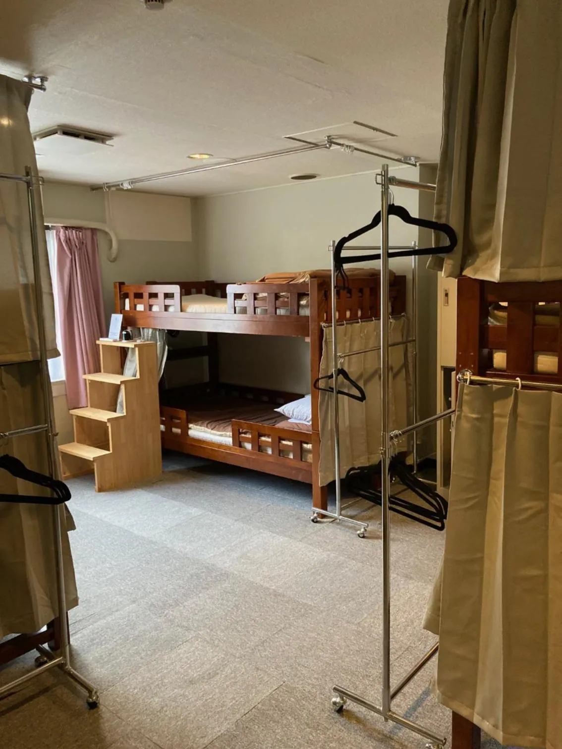 bunk bed in J-Hoppers Beppu Guesthouse ジェイホッパーズ別府ゲストハウス