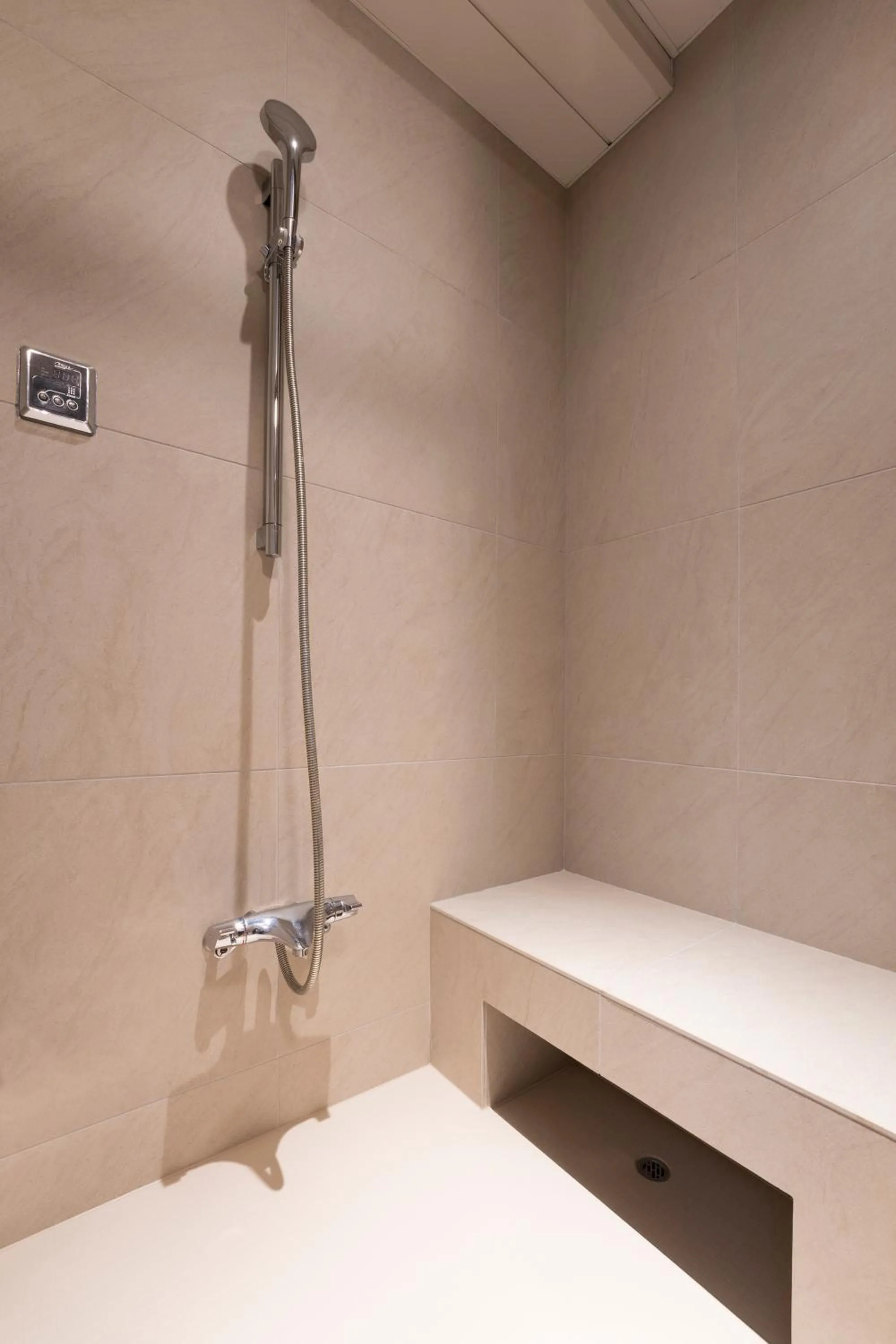 Bed in hotel hisoca ikebukuro